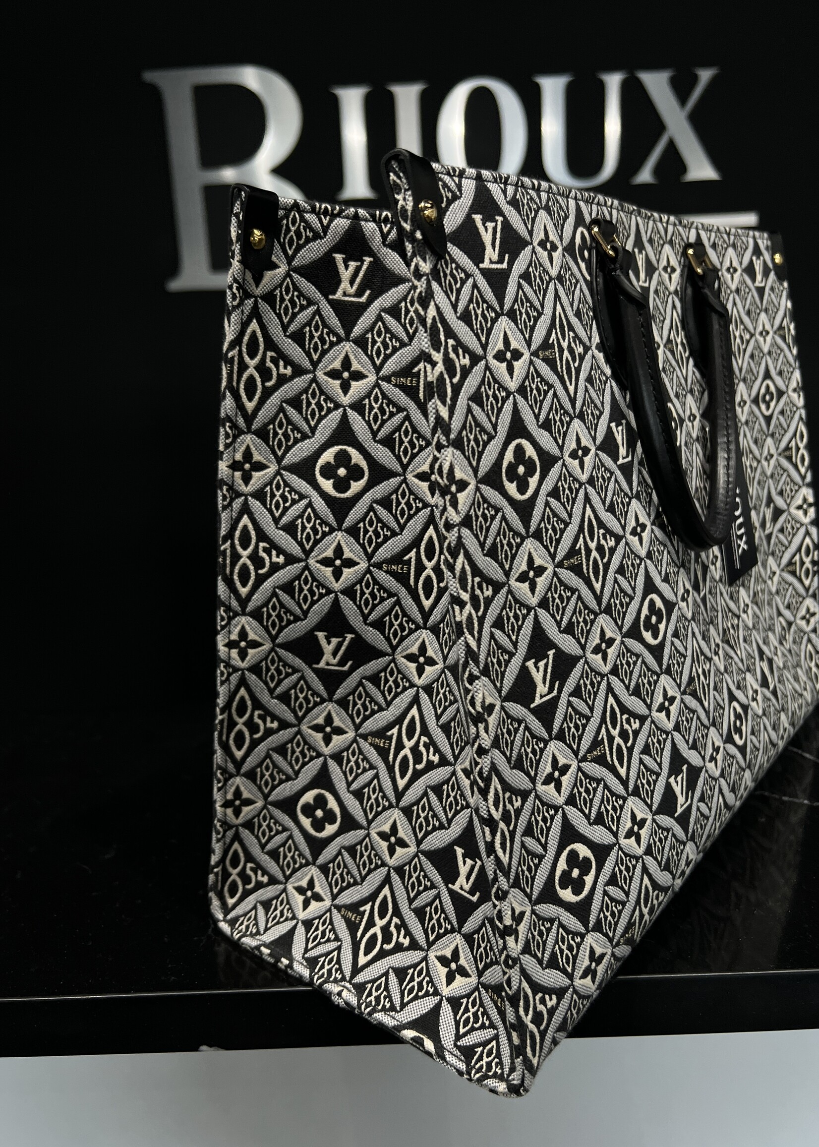 Louis Vuitton Louis Vuitton On the Go 1984