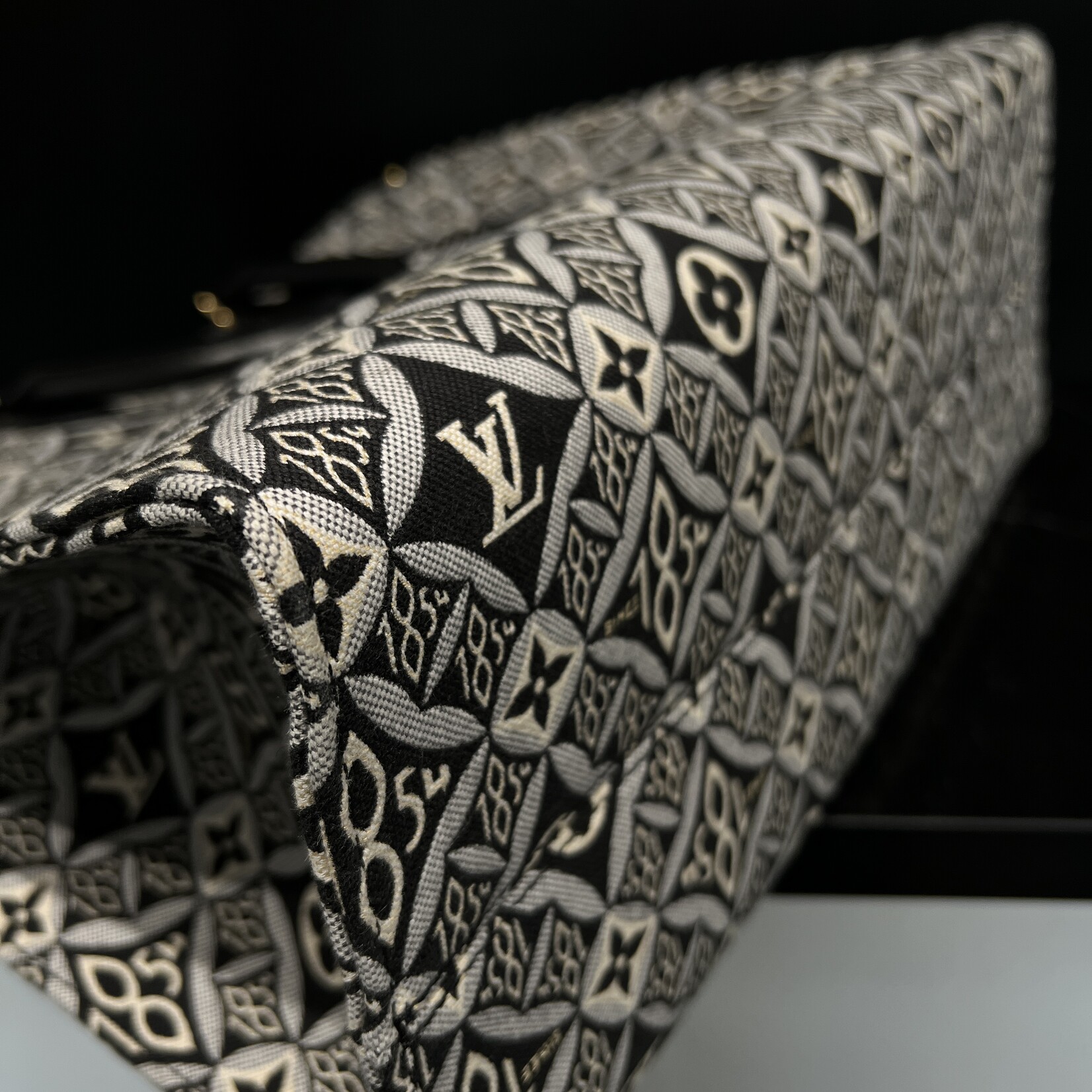 Louis Vuitton Louis Vuitton On the Go 1984