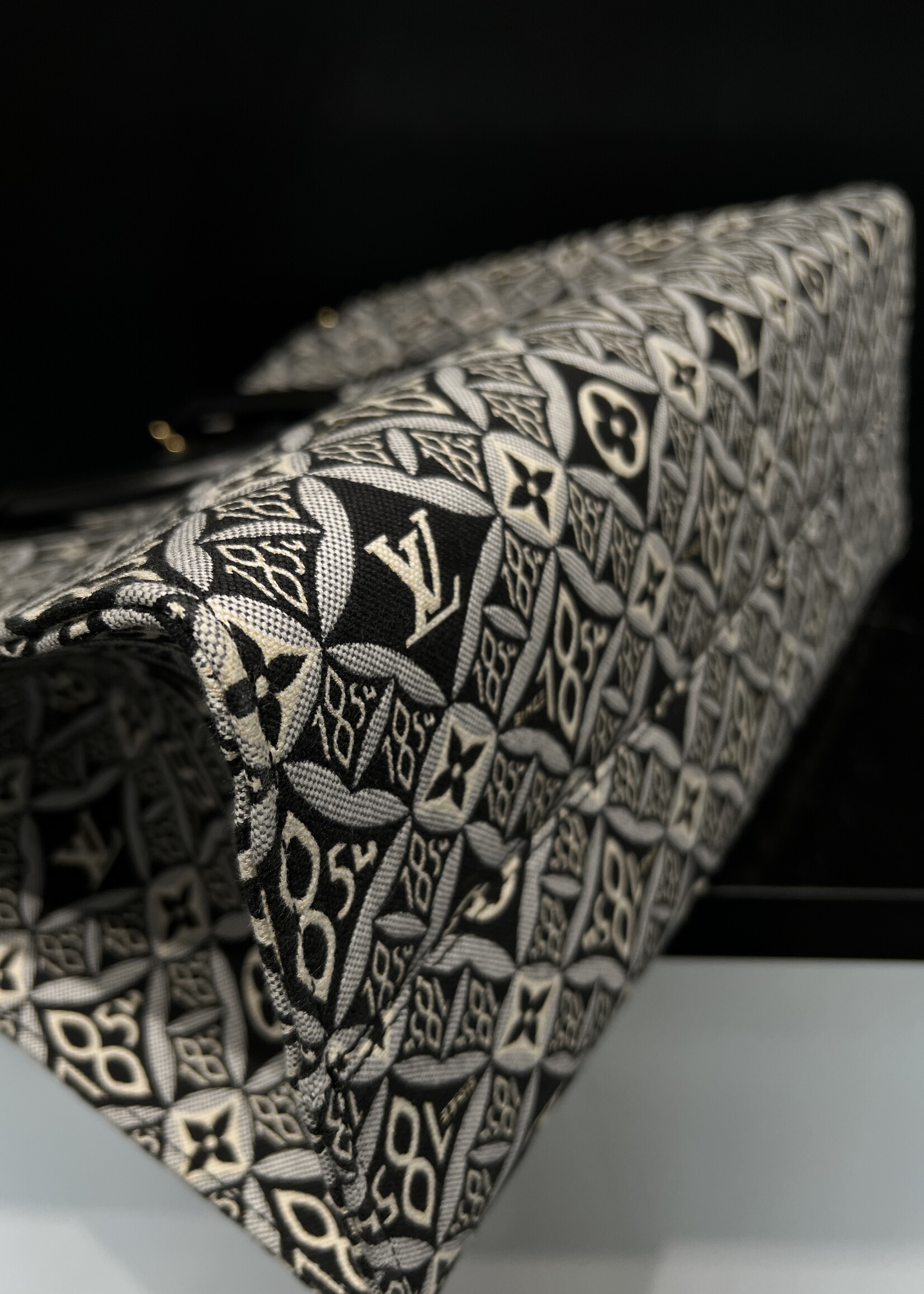 Louis Vuitton Louis Vuitton On the Go 1984