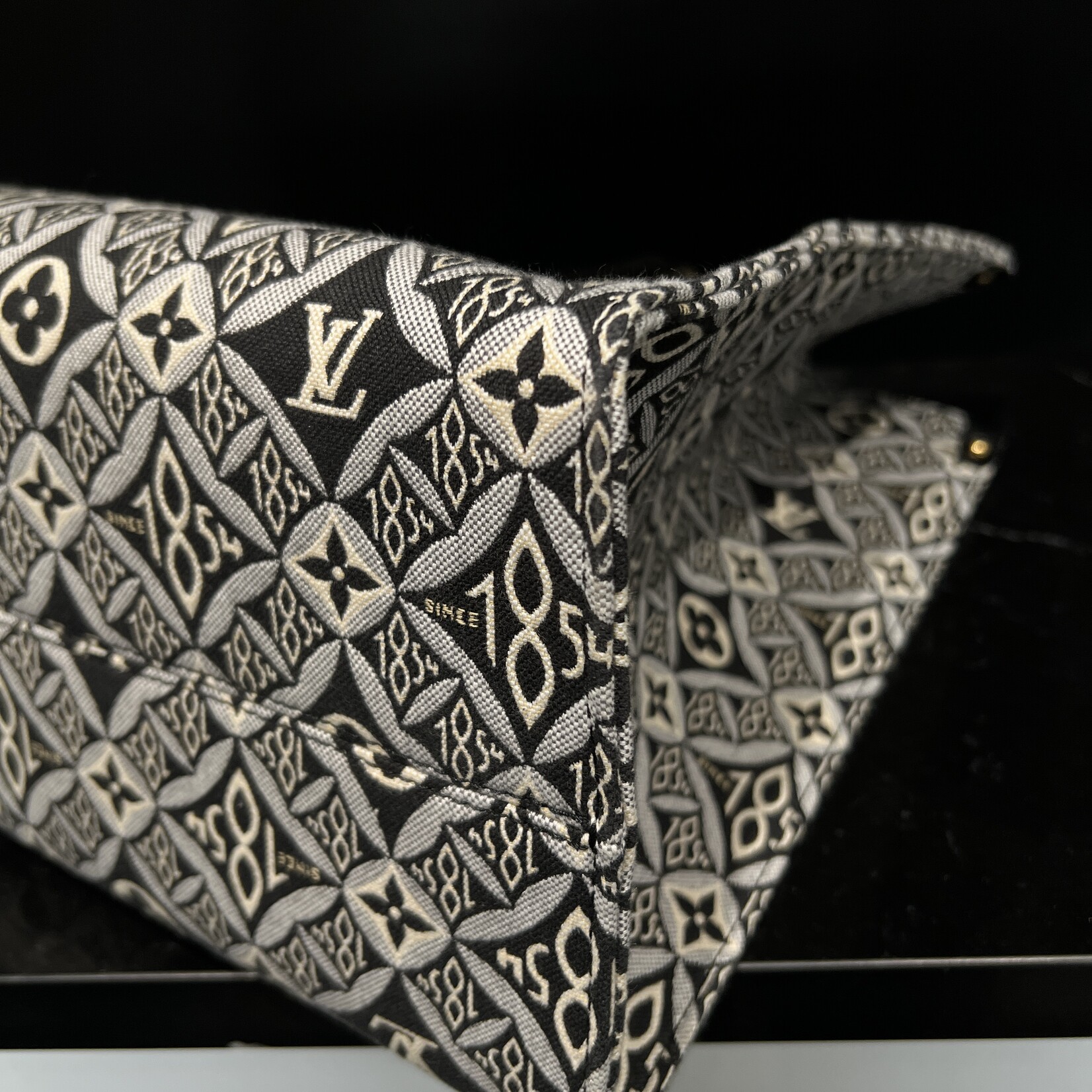 Louis Vuitton Louis Vuitton On the Go 1984