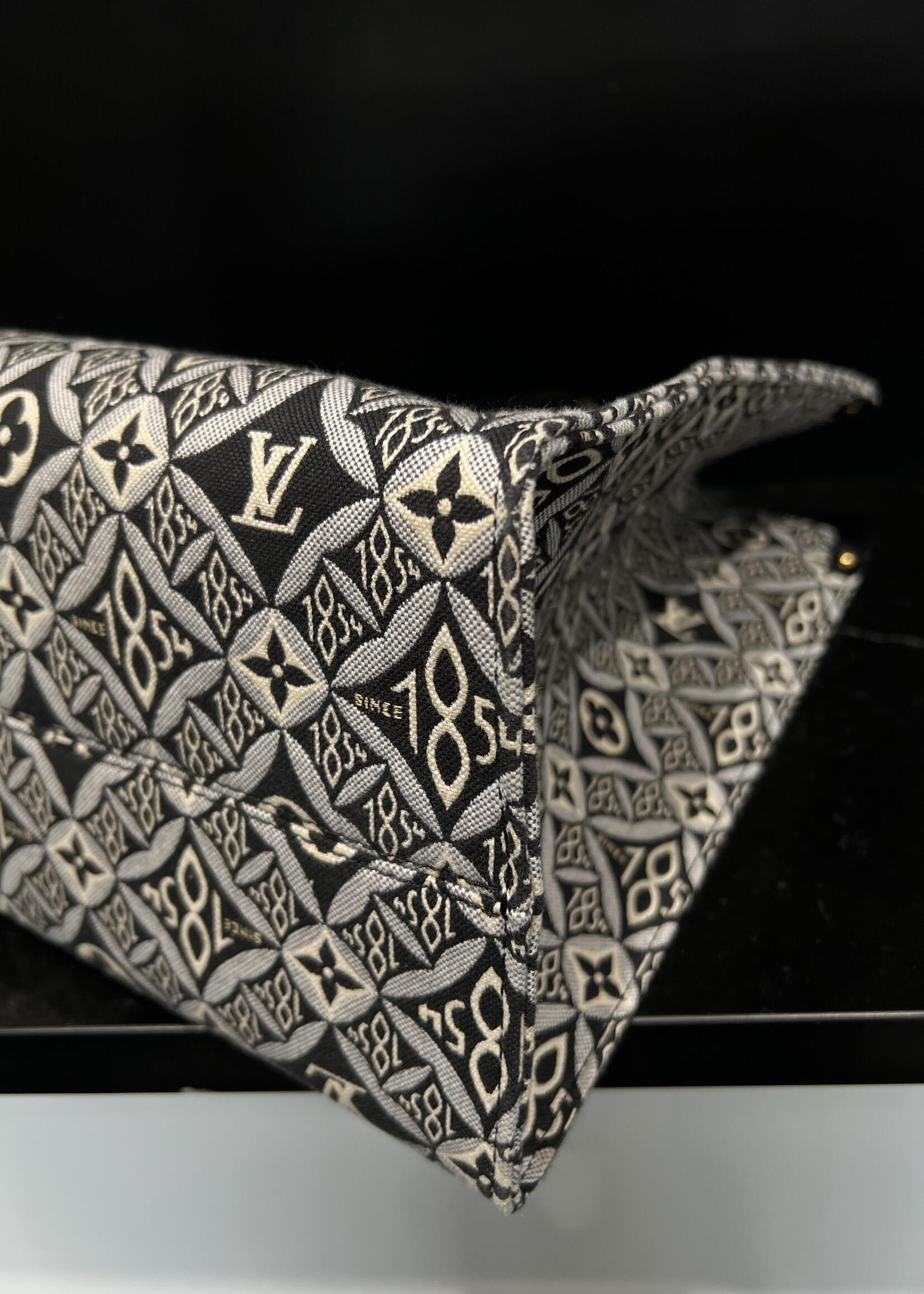 Louis Vuitton Louis Vuitton On the Go 1984