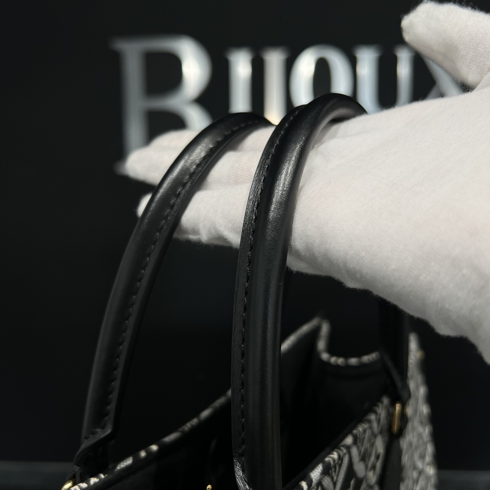 Louis Vuitton Louis Vuitton On the Go 1984