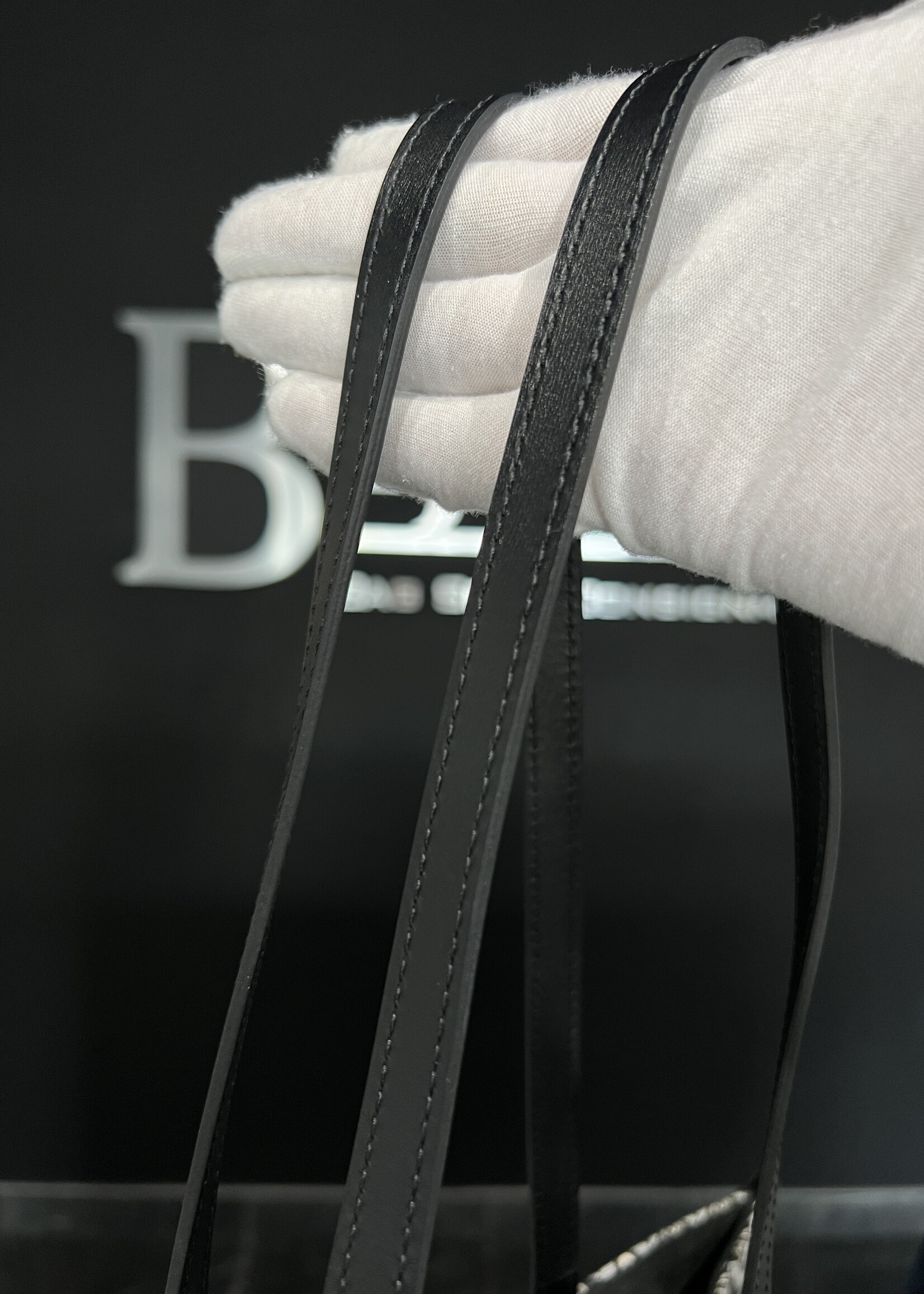 Louis Vuitton Louis Vuitton On the Go 1984