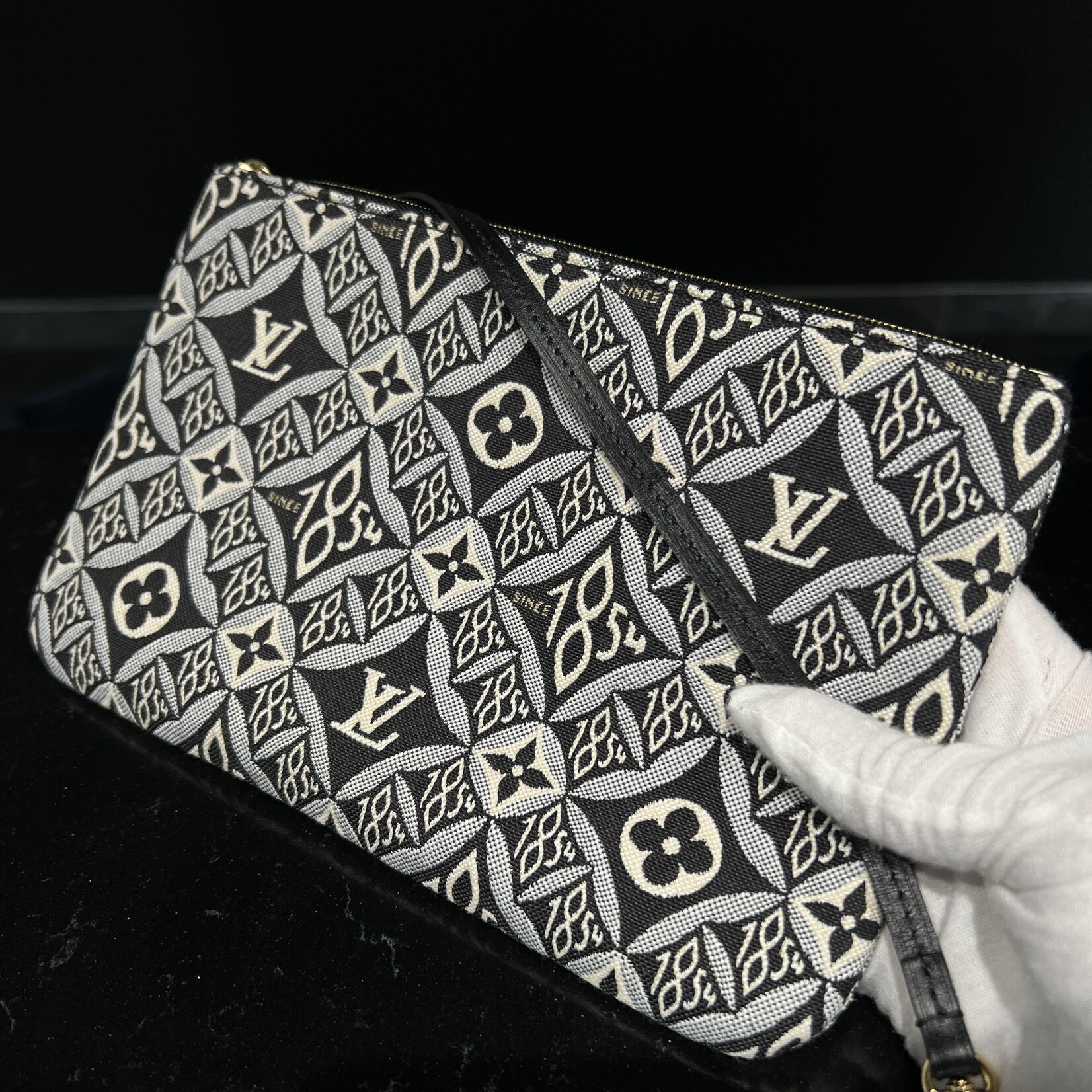 Louis Vuitton Louis Vuitton On the Go 1984