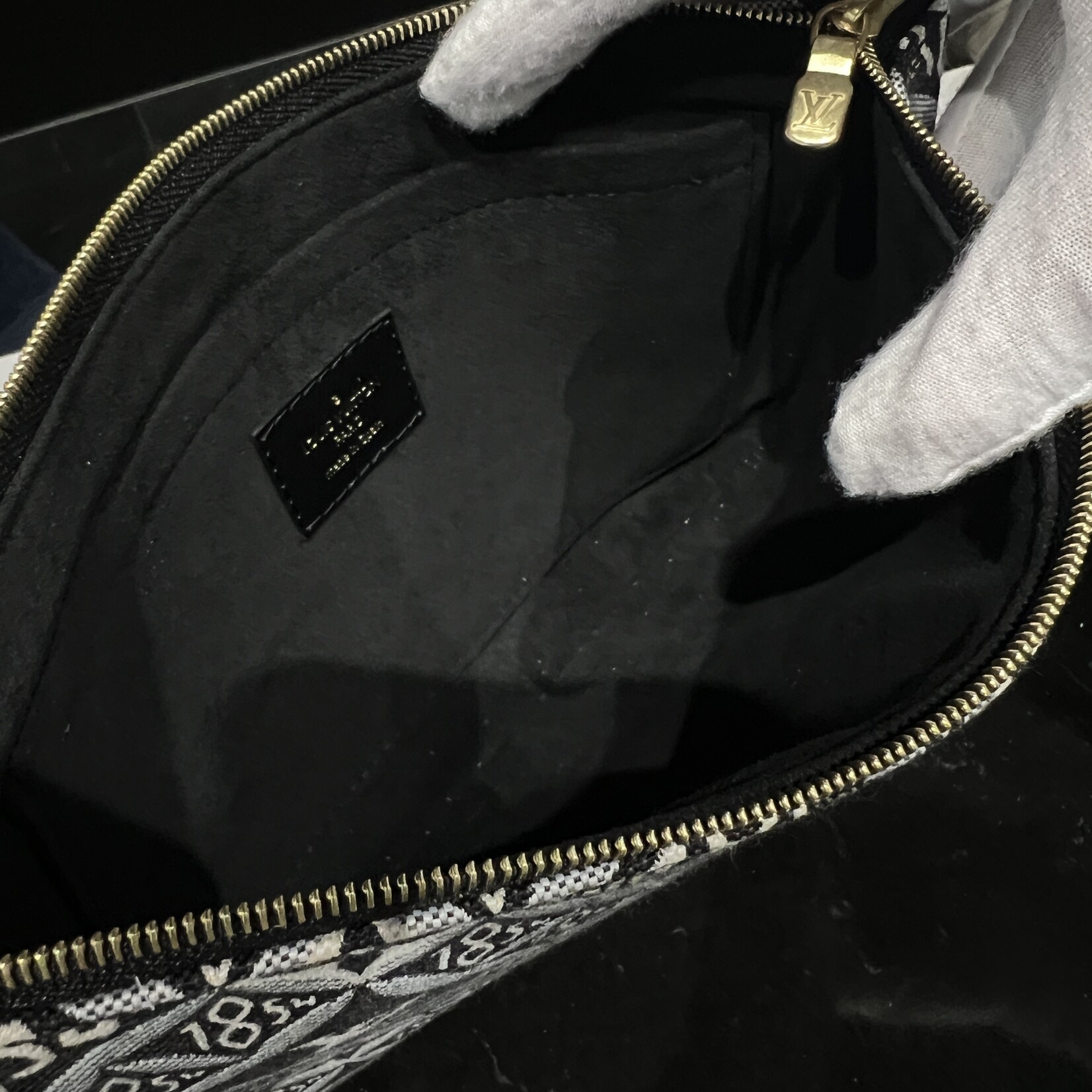 Louis Vuitton Louis Vuitton On the Go 1984