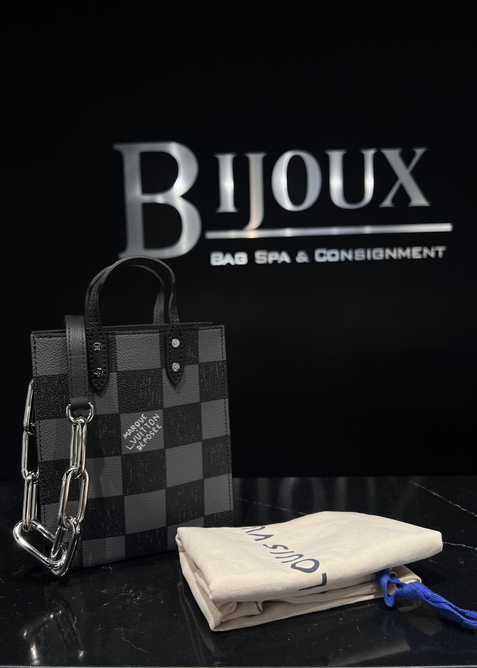 Louis Vuitton Louis Vuitton Sac Plat XS