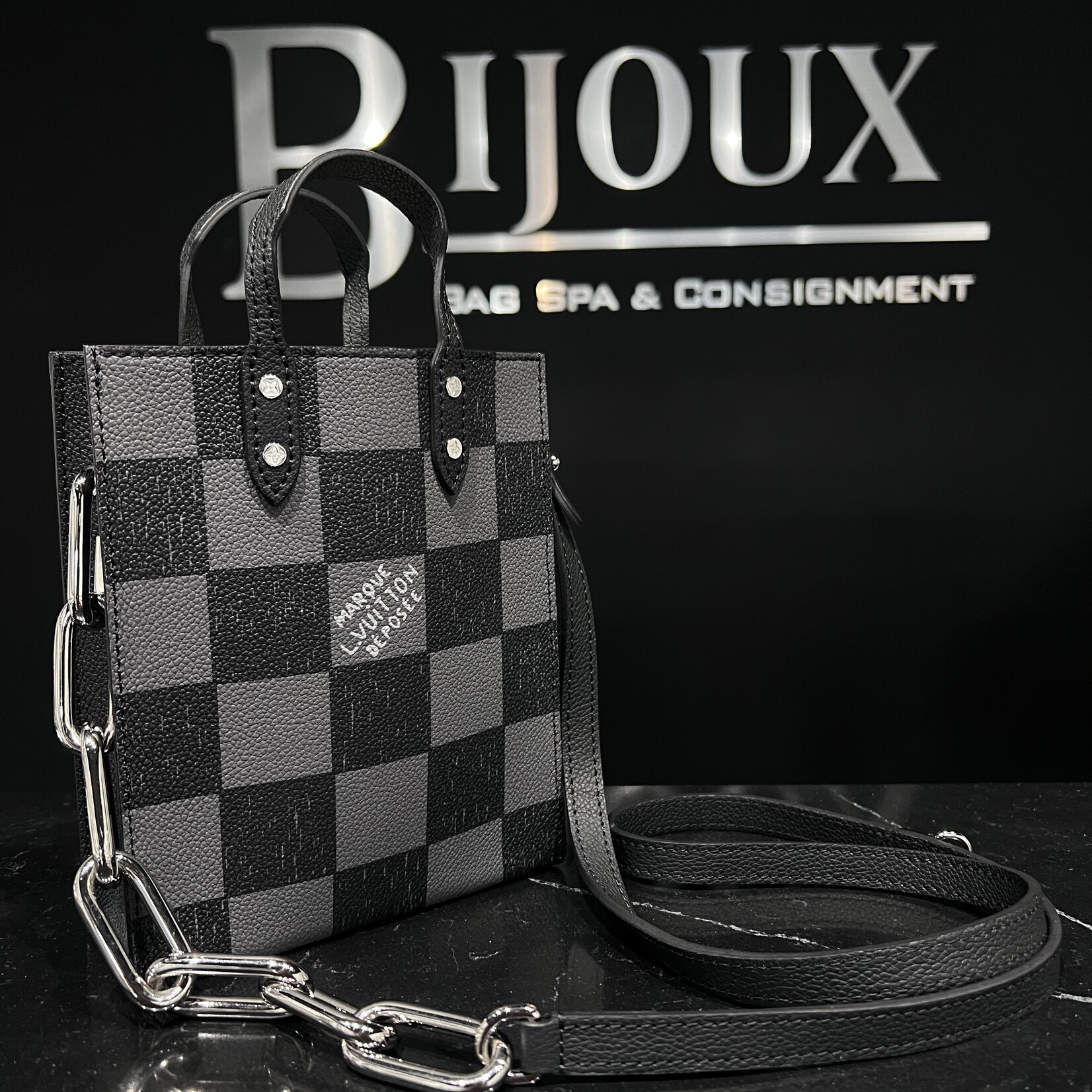 Louis Vuitton Louis Vuitton Sac Plat XS