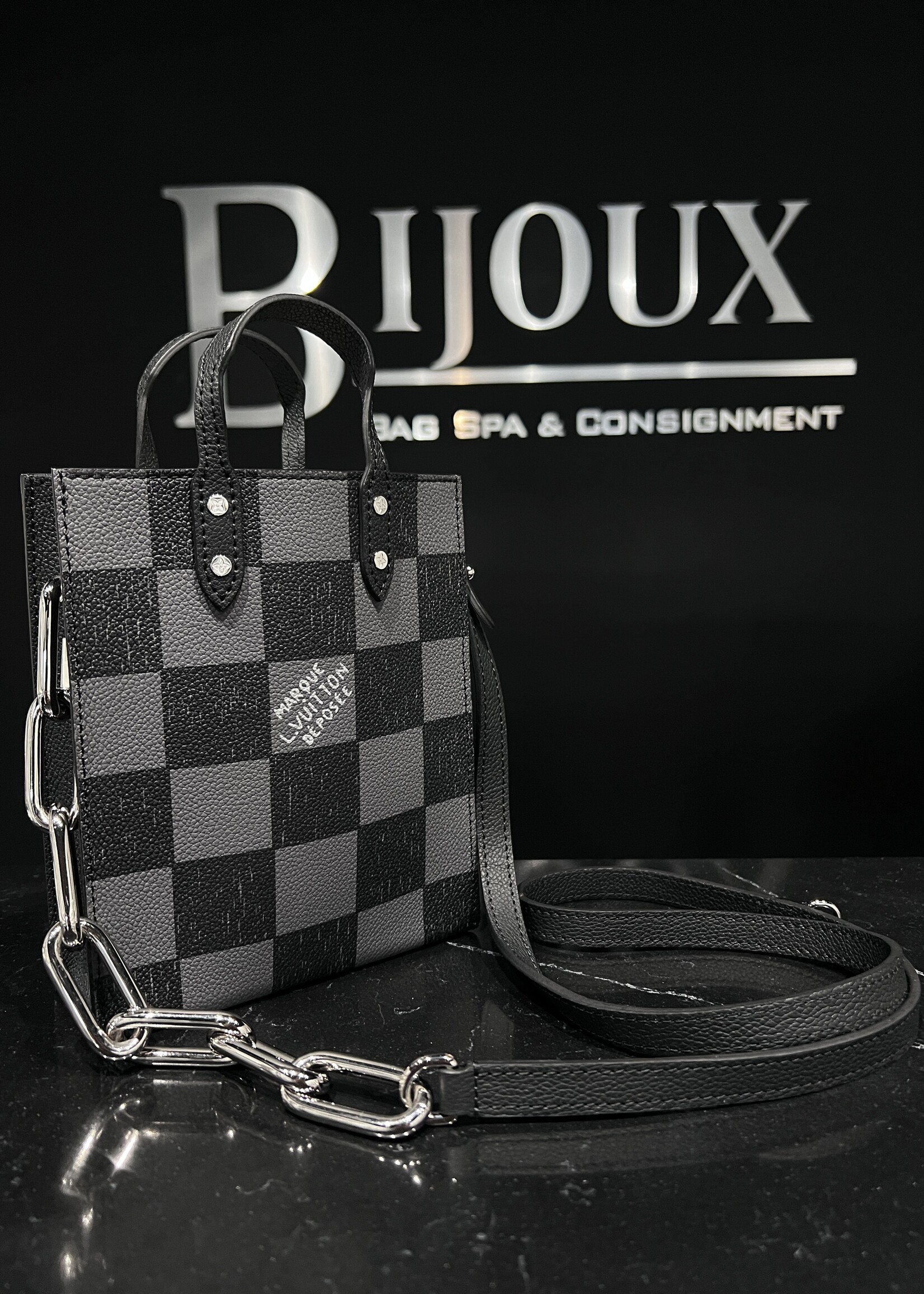 Louis Vuitton Louis Vuitton Sac Plat XS