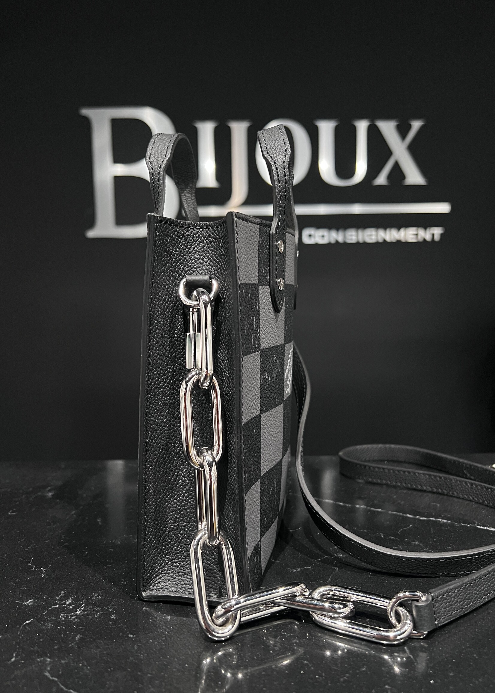 Louis Vuitton Louis Vuitton Sac Plat XS