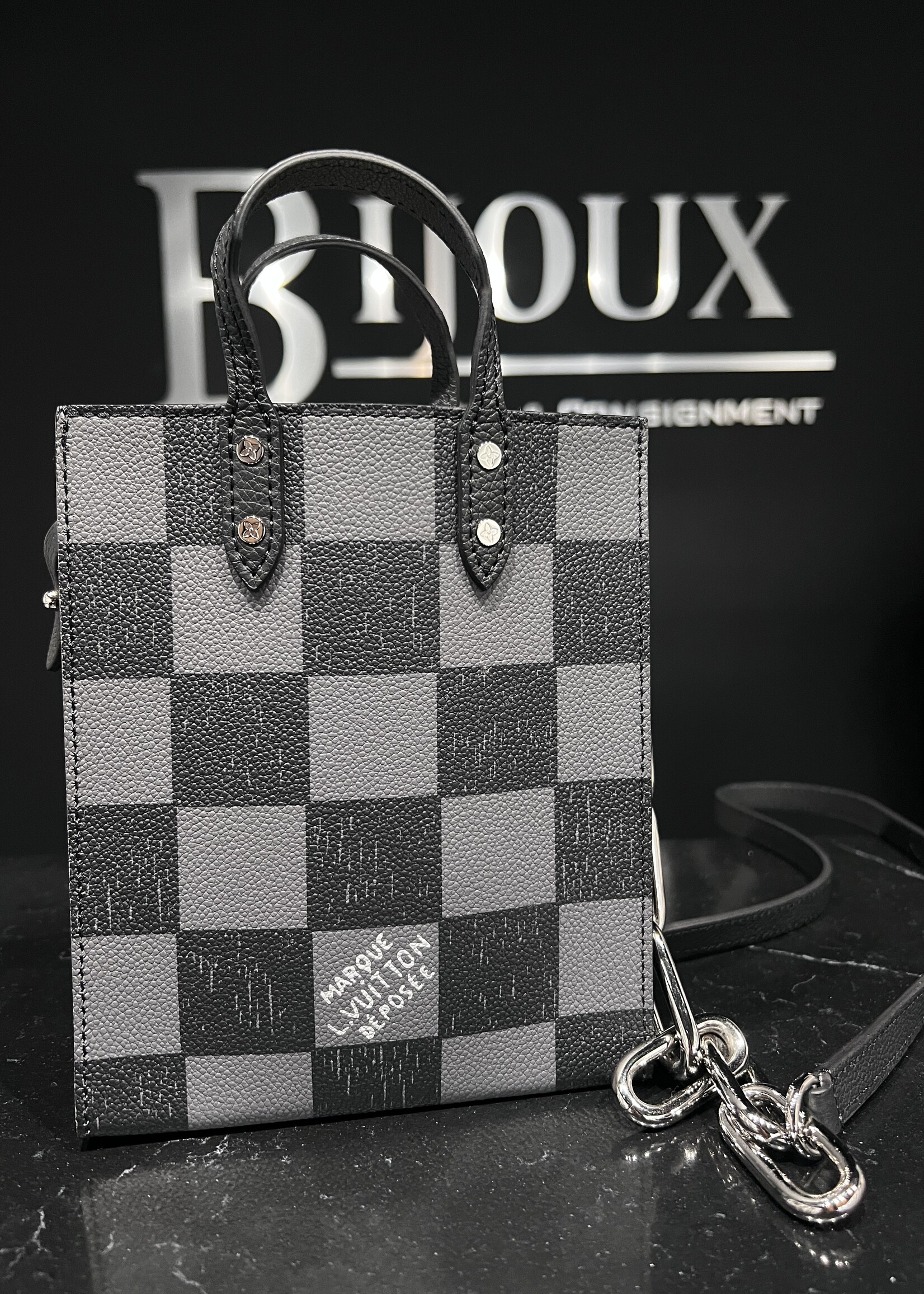 Louis Vuitton Louis Vuitton Sac Plat XS