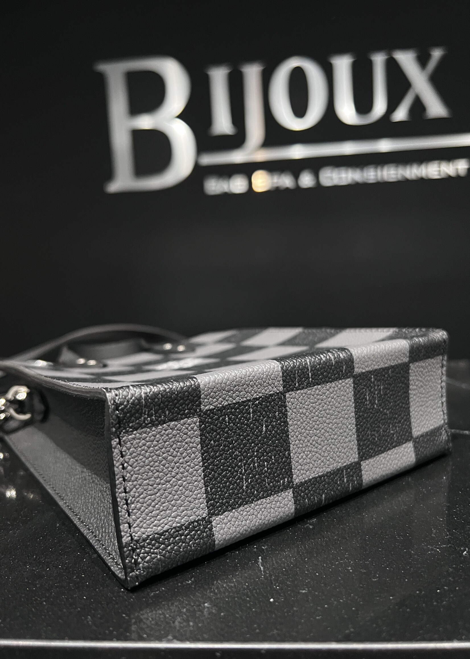 Louis Vuitton Louis Vuitton Sac Plat XS