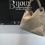 Louis Vuitton Louis Vuitton Artsy MM Empreinte Leather