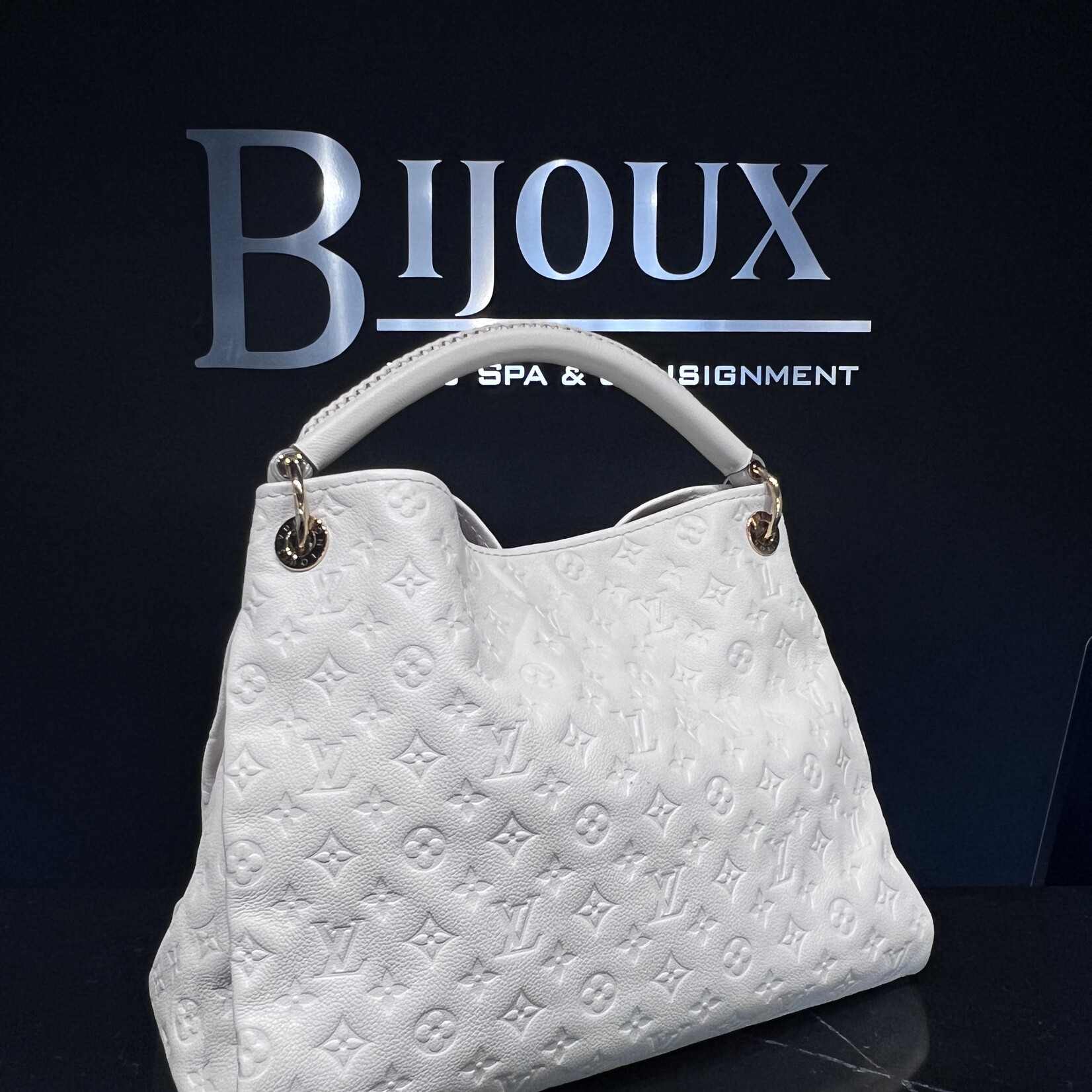 Louis Vuitton Louis Vuitton Artsy MM Empreinte Leather