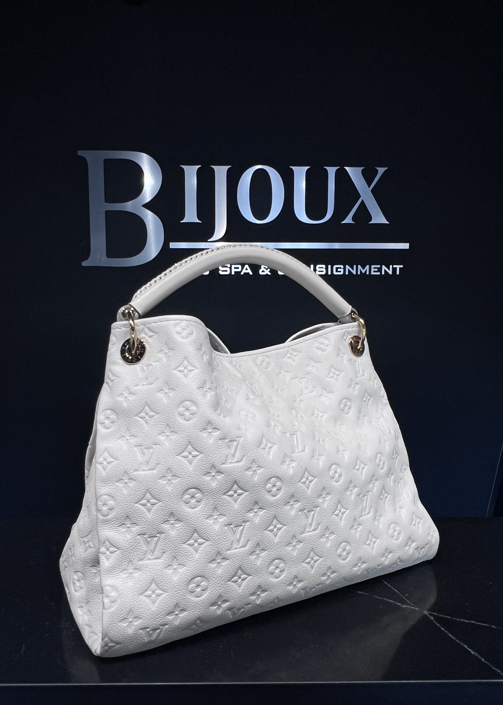 Louis Vuitton Louis Vuitton Artsy MM Empreinte Leather