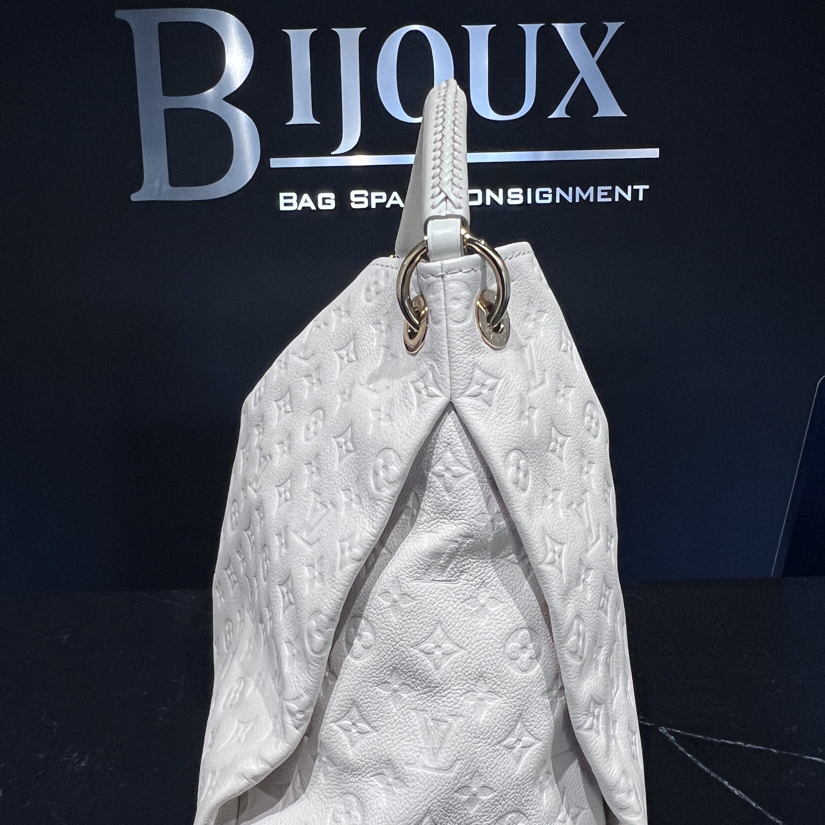 Louis Vuitton Louis Vuitton Artsy MM Empreinte Leather