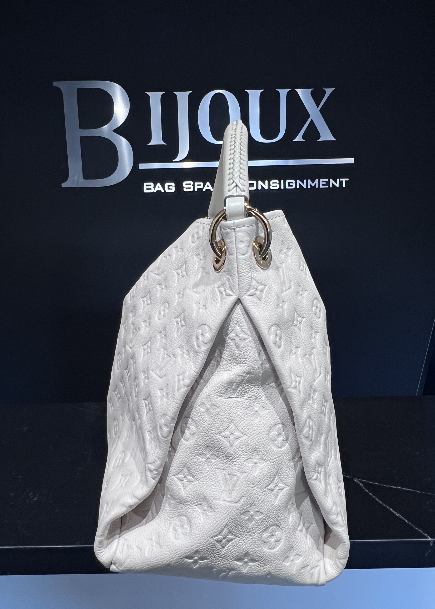 Louis Vuitton Louis Vuitton Artsy MM Empreinte Leather