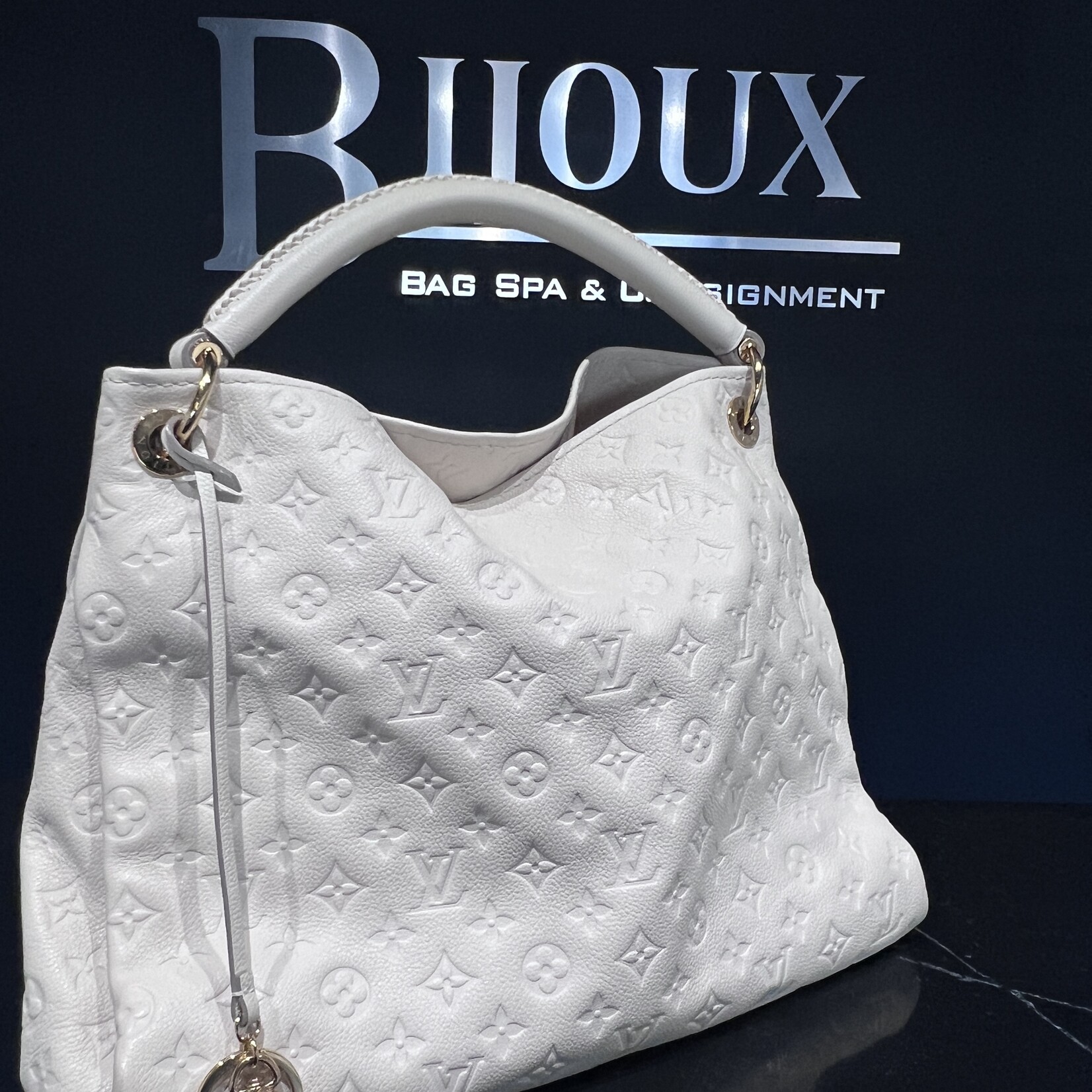 Louis Vuitton Louis Vuitton Artsy MM Empreinte Leather