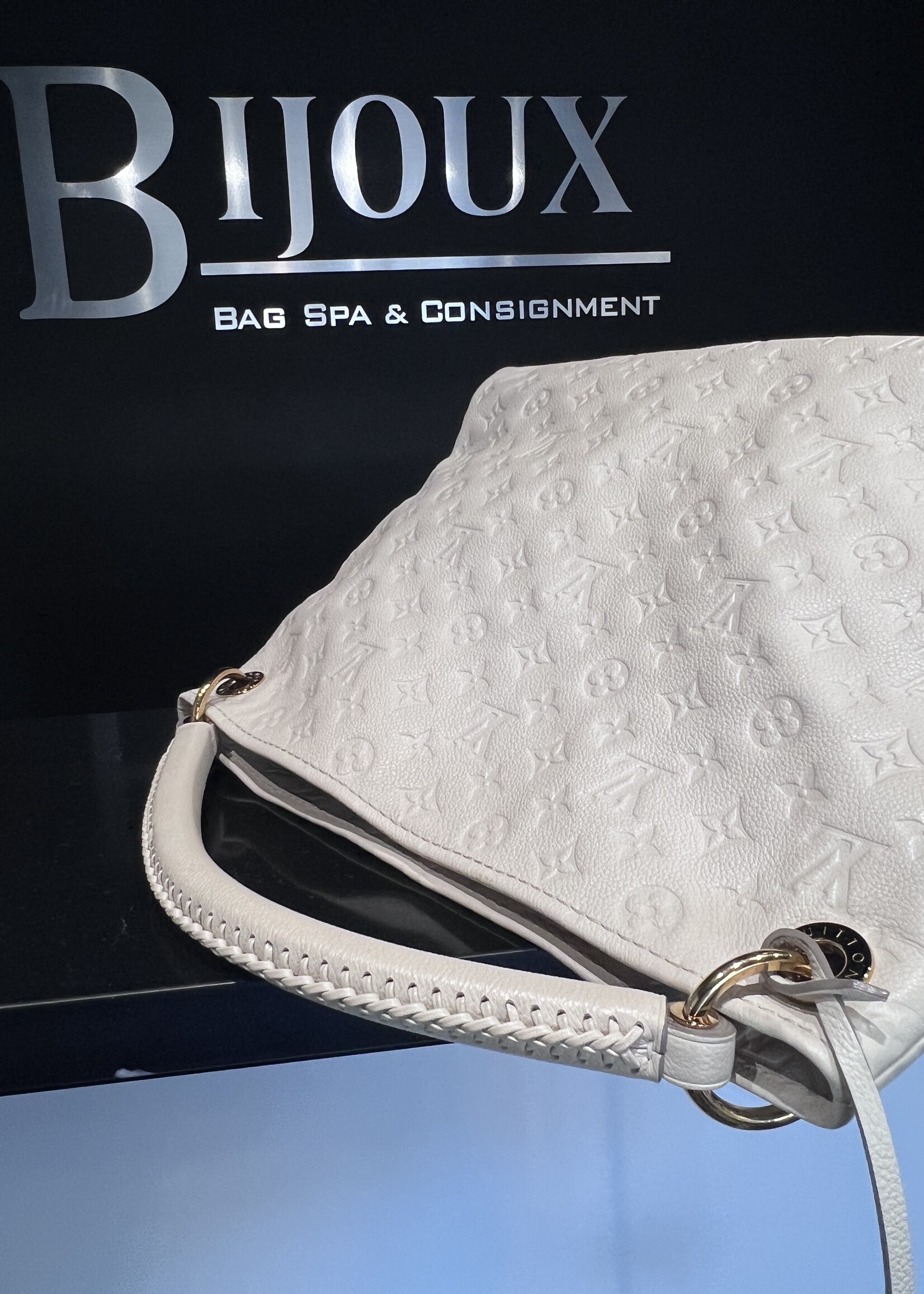 Louis Vuitton Louis Vuitton Artsy MM Empreinte Leather