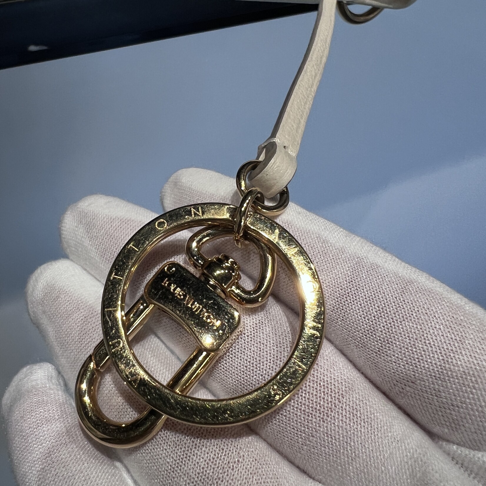 Louis Vuitton Louis Vuitton Artsy MM Empreinte Leather