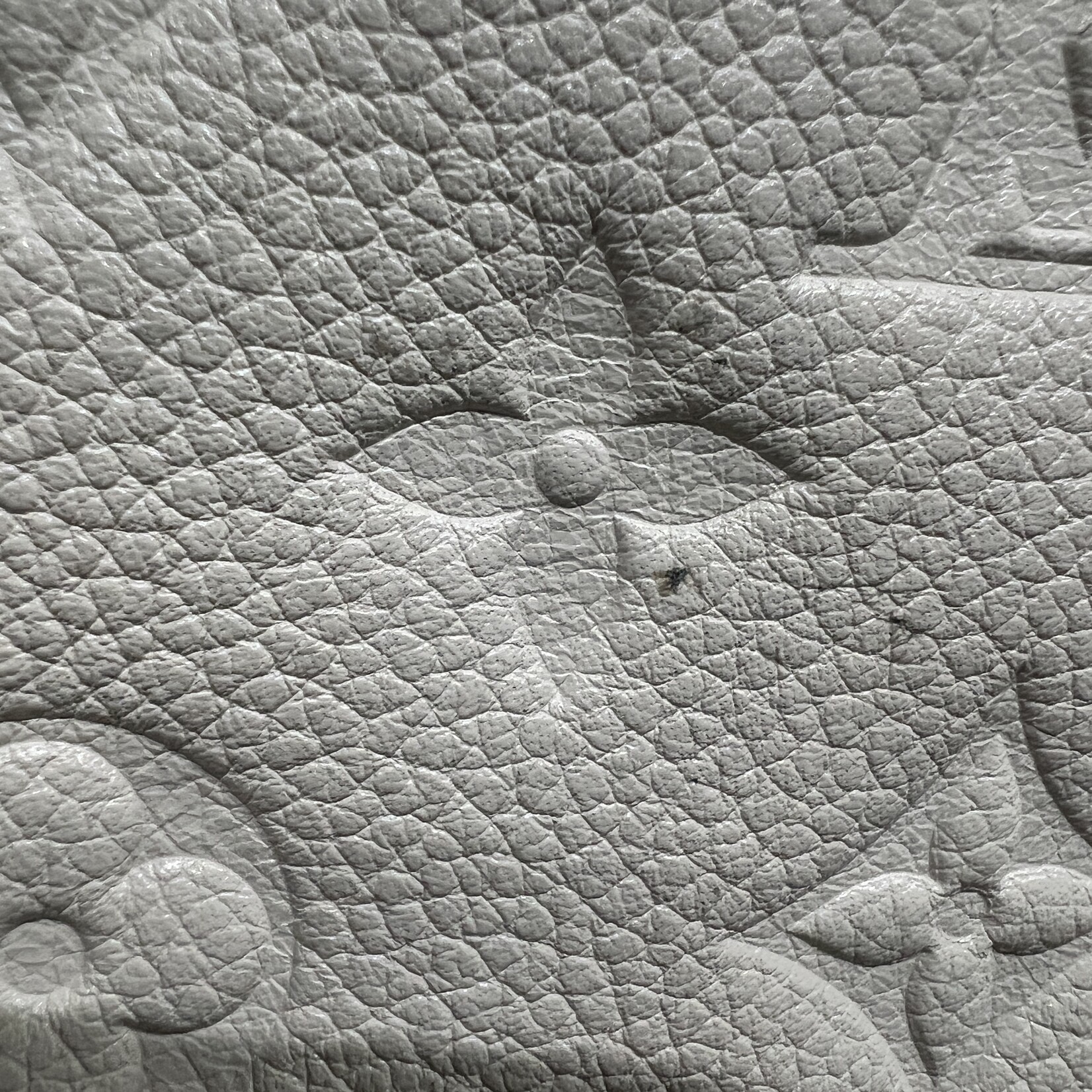 Louis Vuitton Louis Vuitton Artsy MM Empreinte Leather