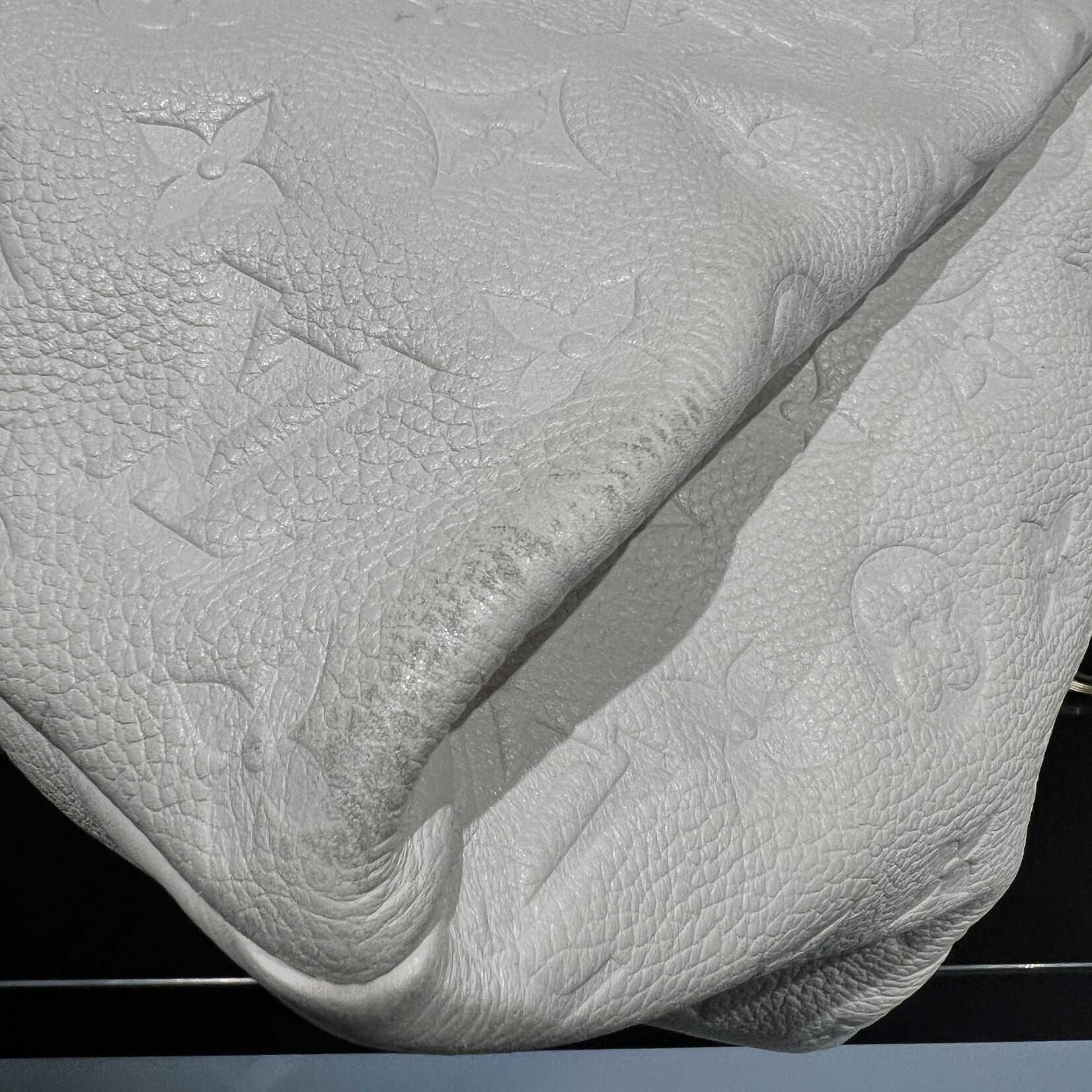 Louis Vuitton Louis Vuitton Artsy MM Empreinte Leather