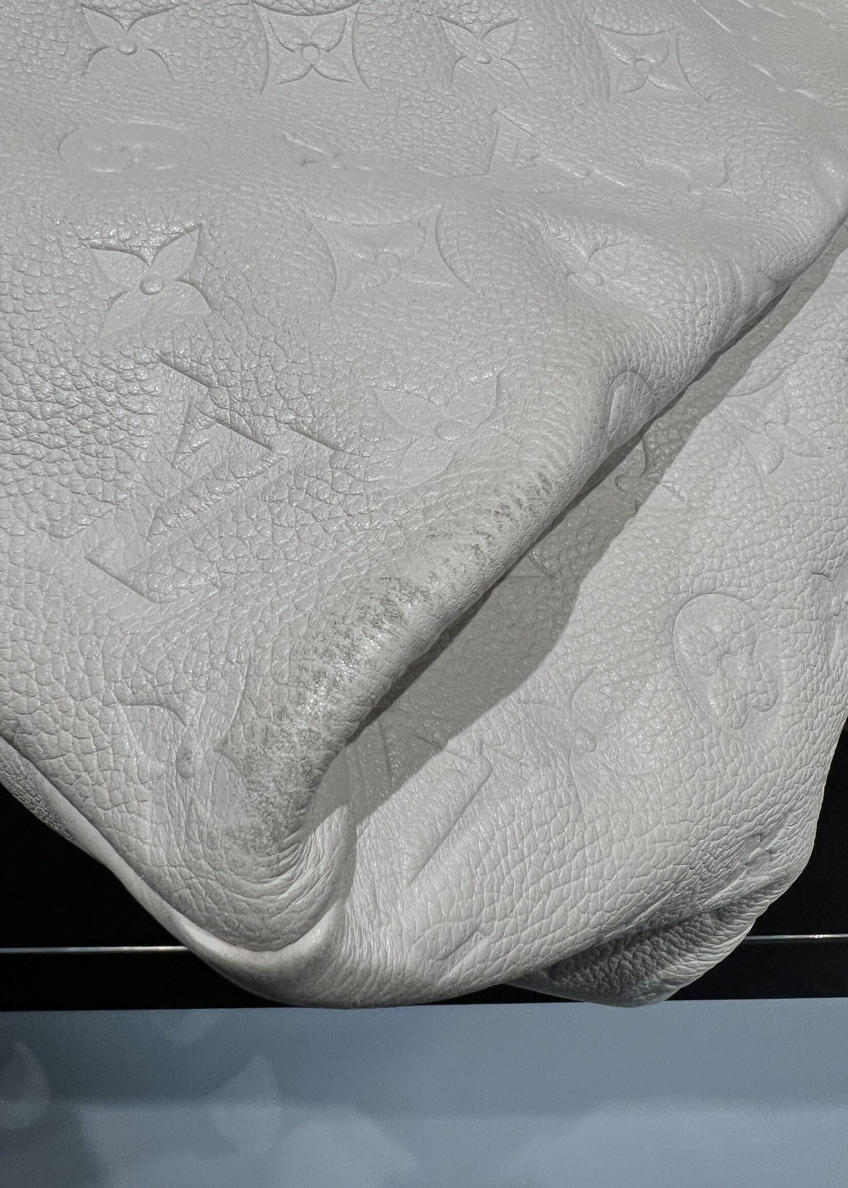 Louis Vuitton Louis Vuitton Artsy MM Empreinte Leather