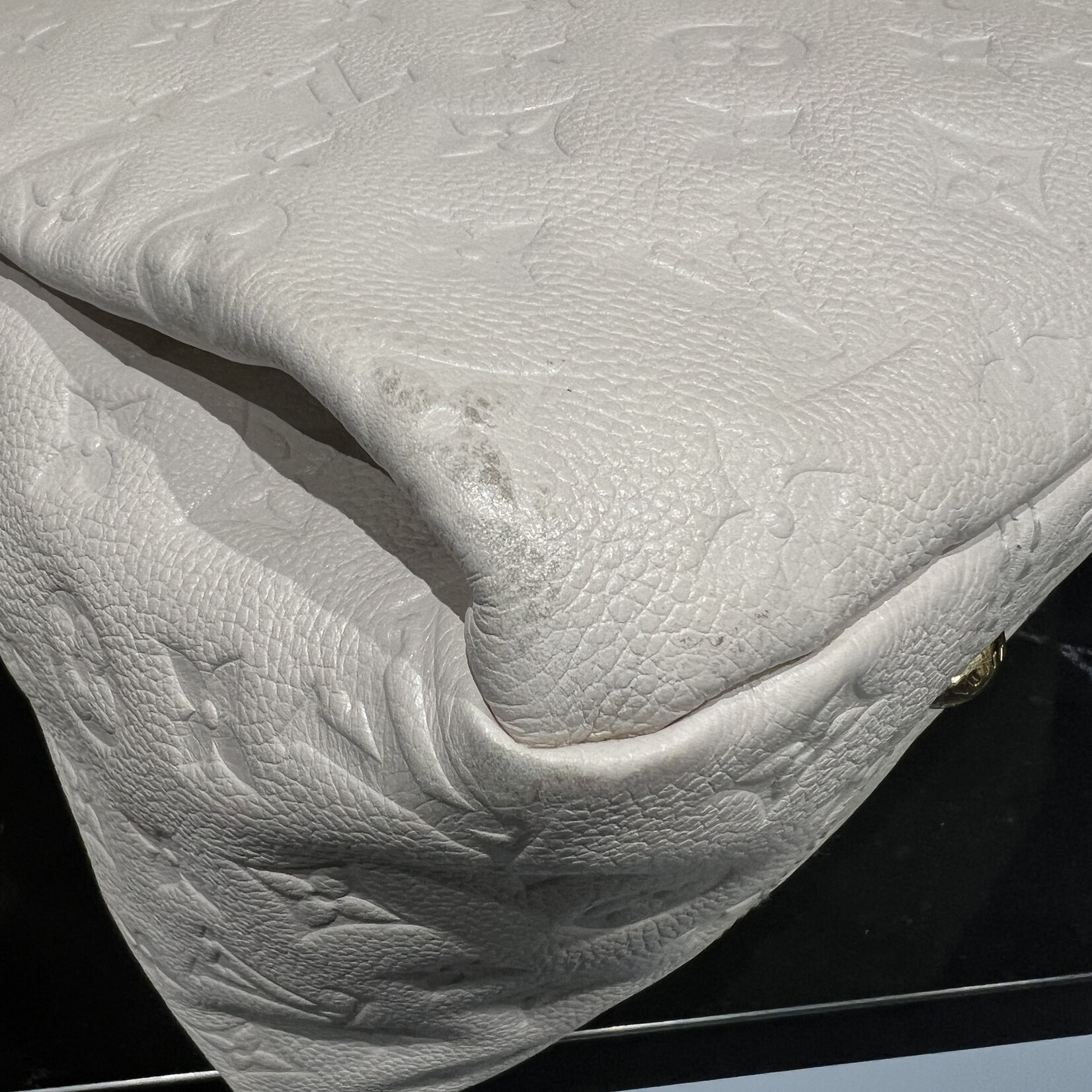 Louis Vuitton Louis Vuitton Artsy MM Empreinte Leather