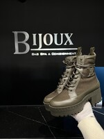 Louis Vuitton Louis Vuitton Laureate Platform 39