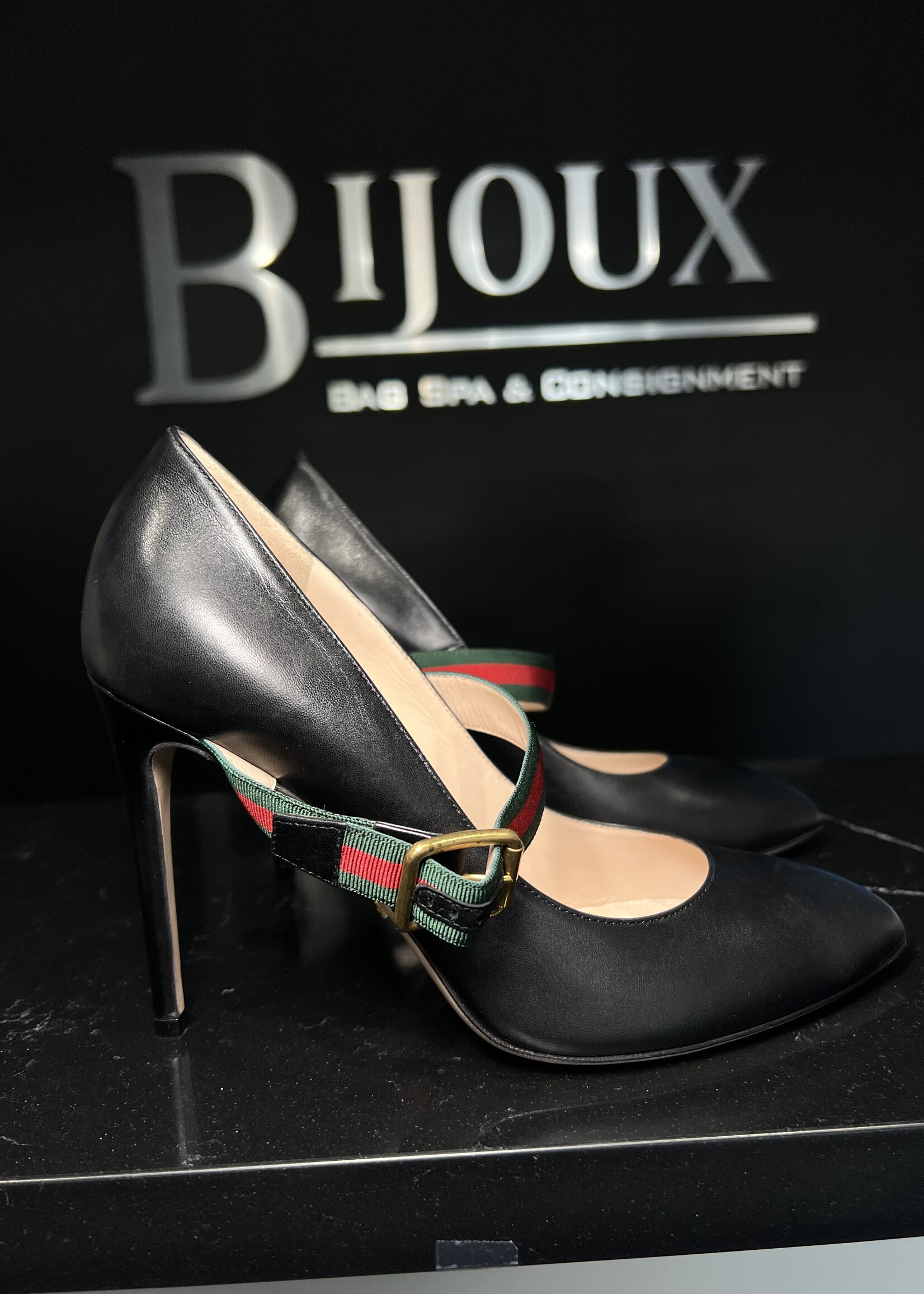Gucci SOLD - Gucci Sylvie Pump 39.5