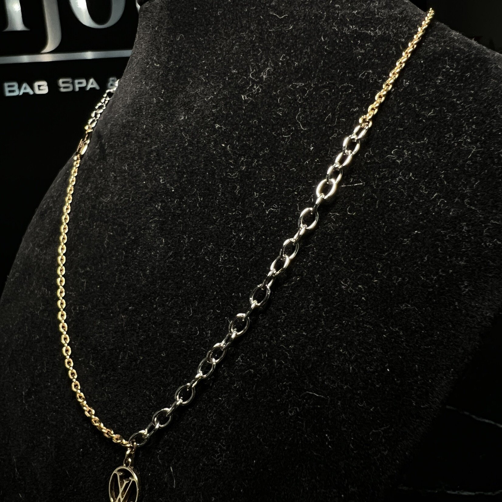 Louis Vuitton Louis Vuitton Logomania Necklace
