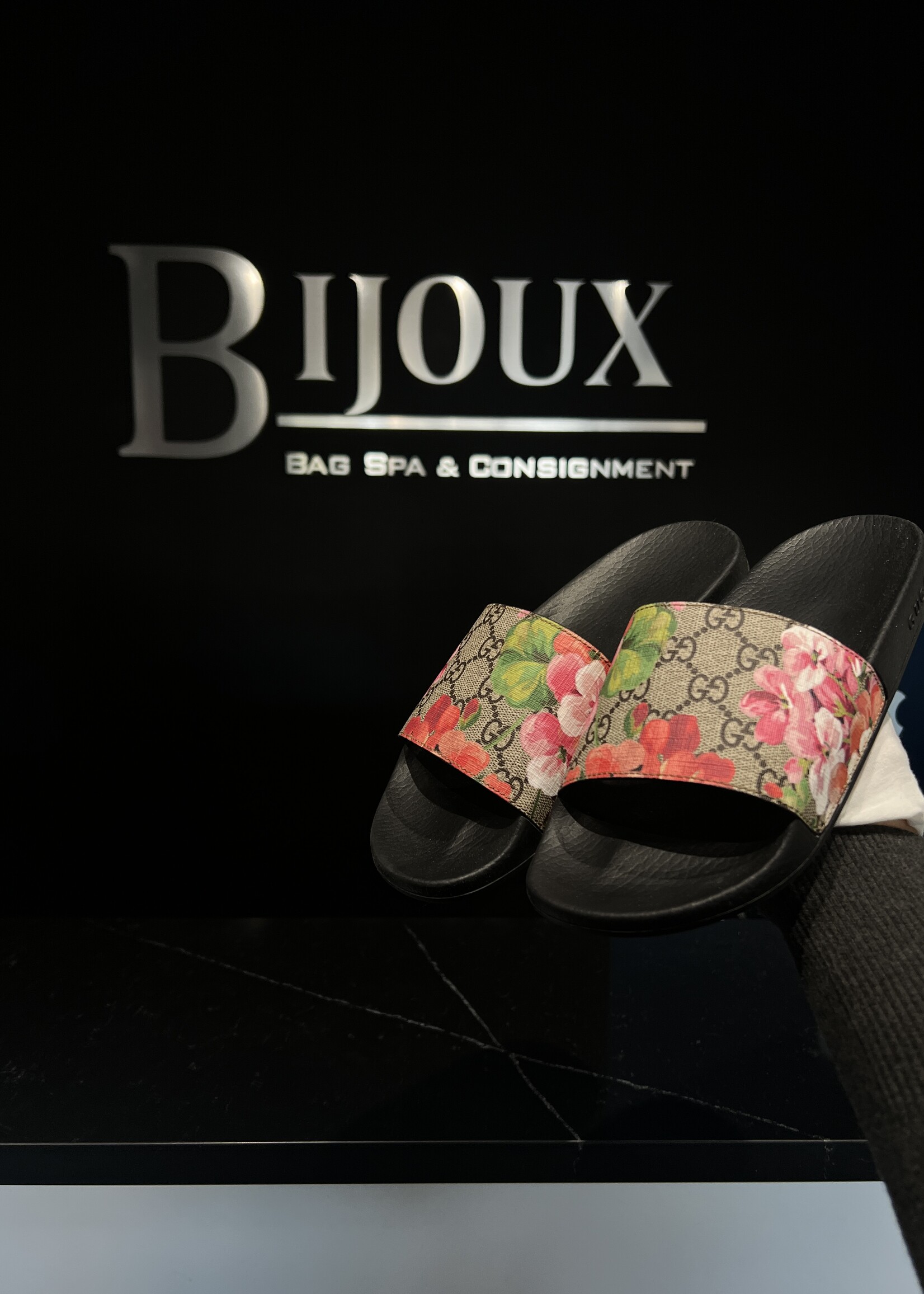 Gucci SOLD - Gucci Bloom Supreme 38