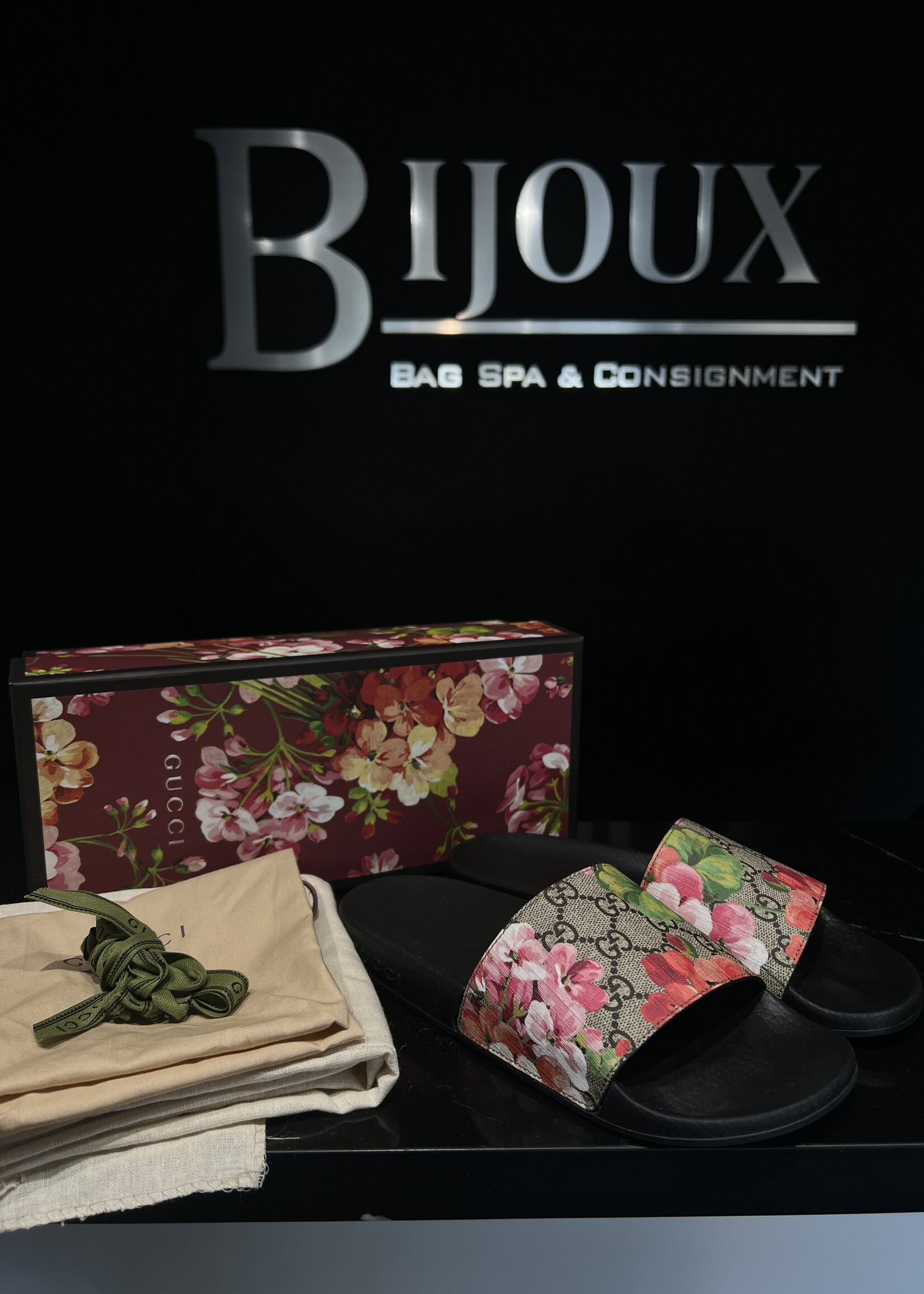Gucci SOLD - Gucci Bloom Supreme 38