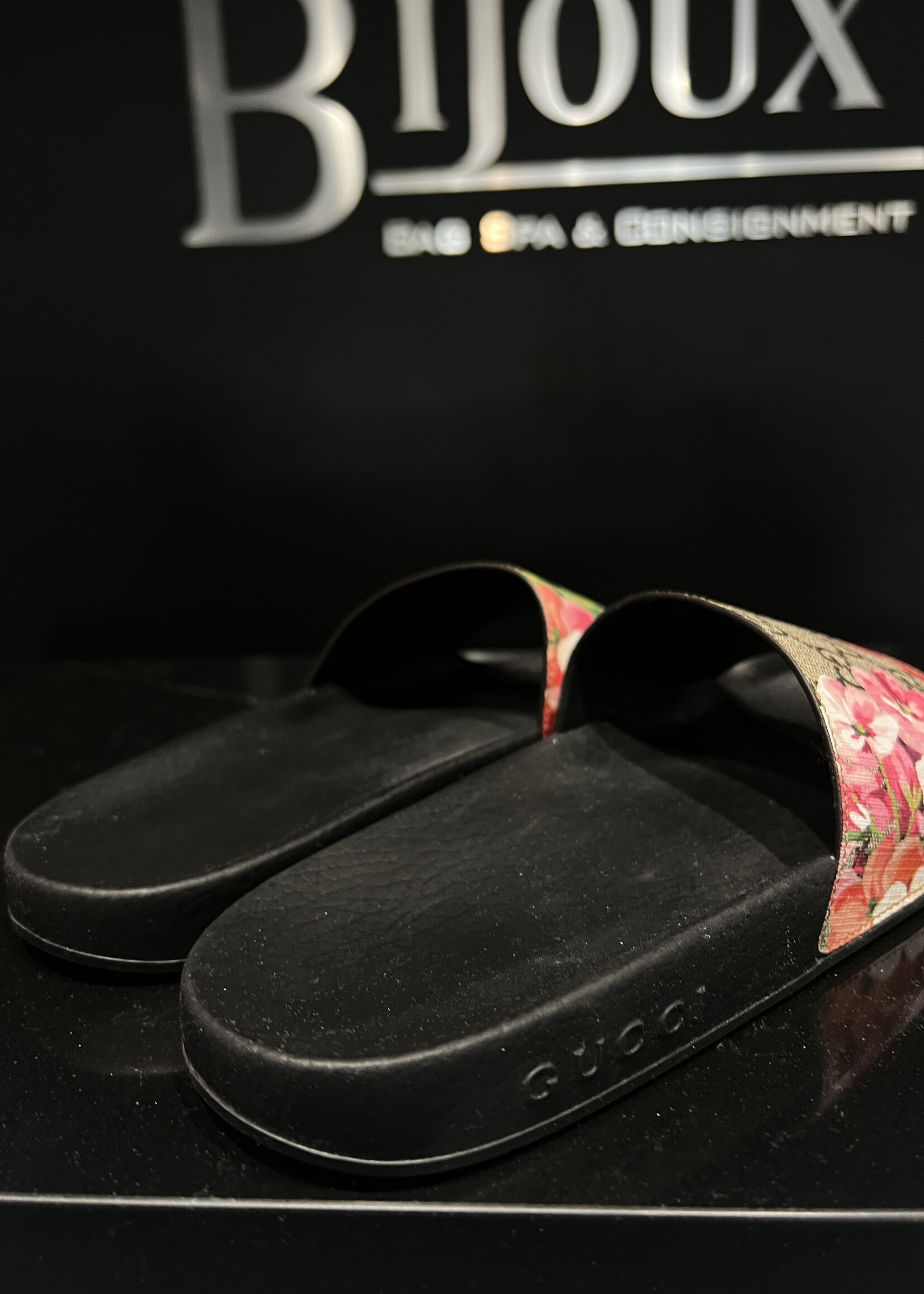 Gucci SOLD - Gucci Bloom Supreme 38