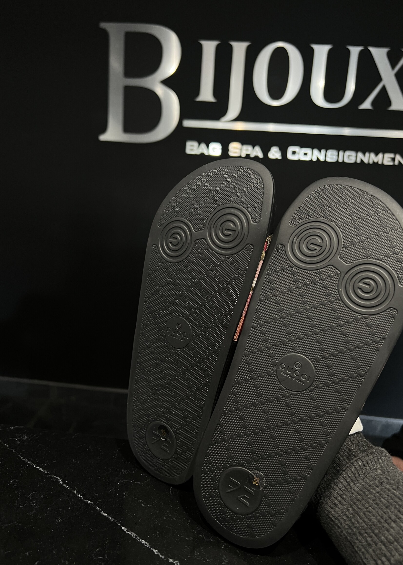 Gucci SOLD - Gucci Bloom Supreme 38