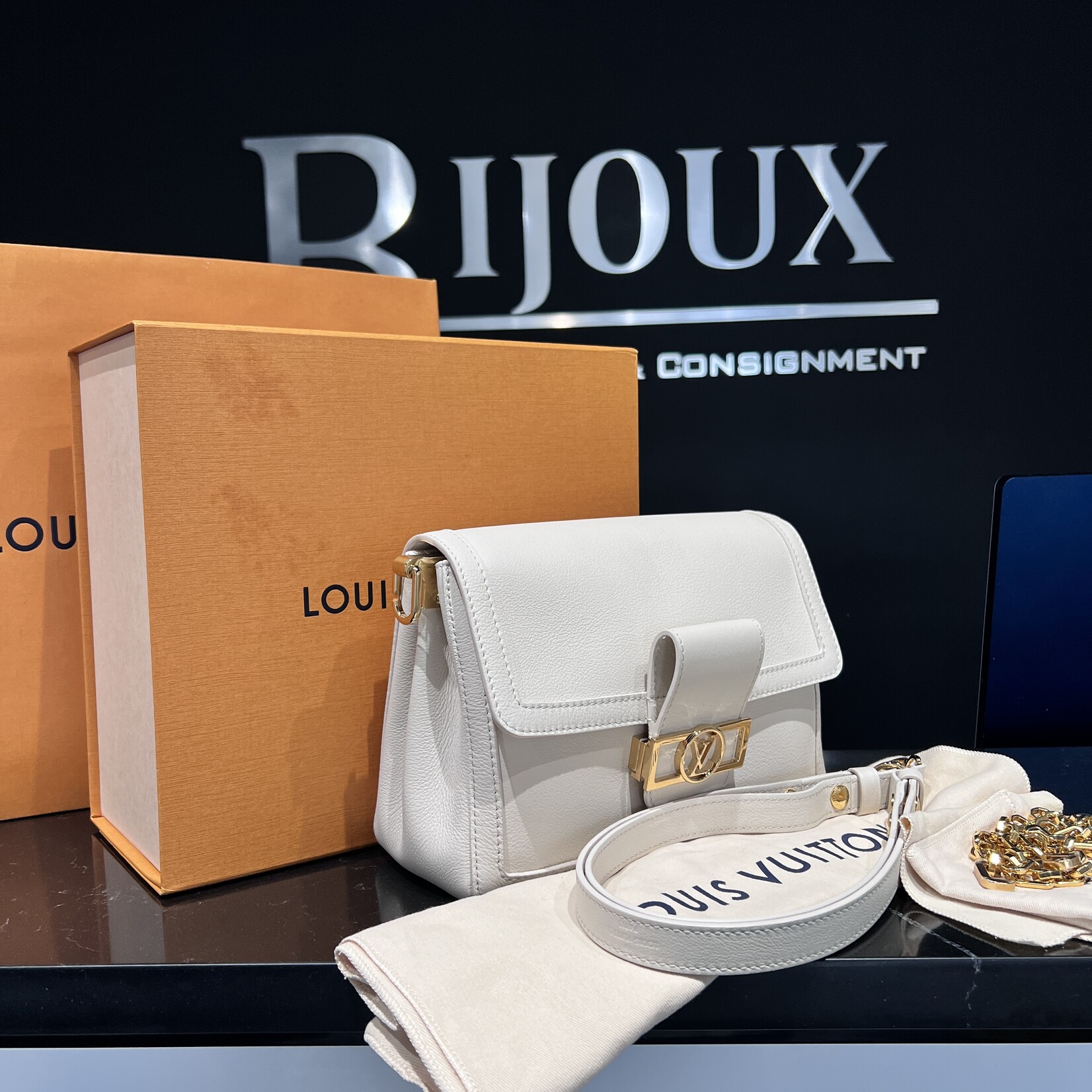 Louis Vuitton Louis Vuitton Dauphine Soft MM