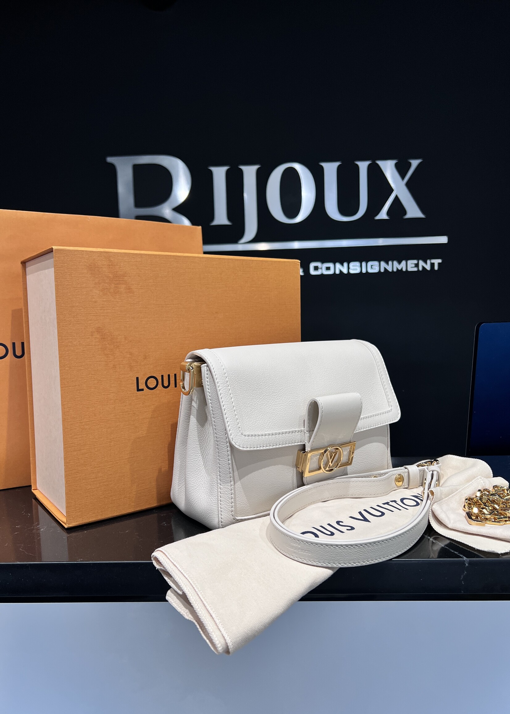 Louis Vuitton Louis Vuitton Dauphine Soft MM