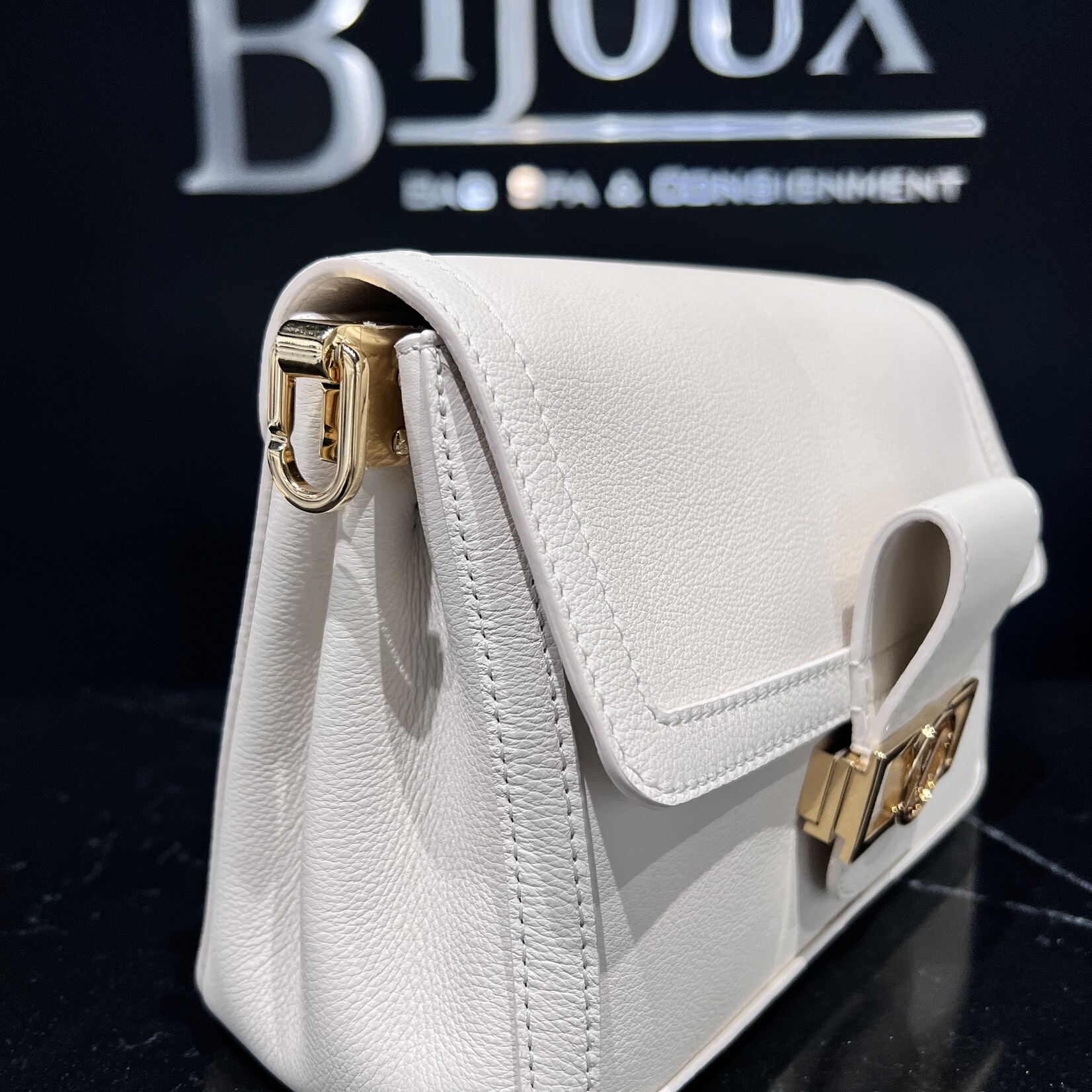 Louis Vuitton Louis Vuitton Dauphine Soft MM