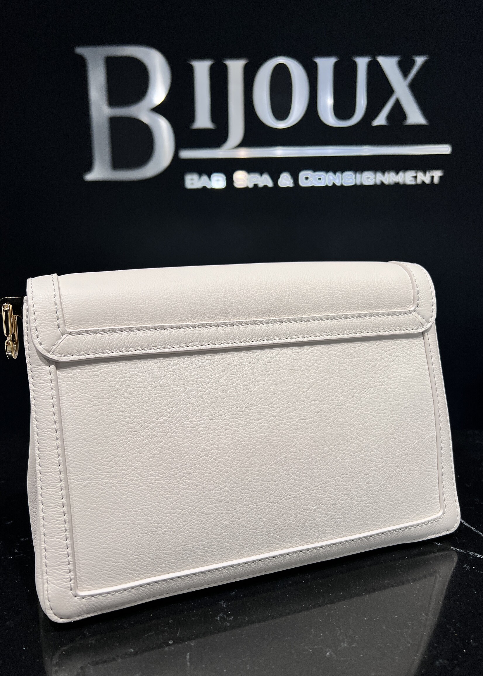 Louis Vuitton Louis Vuitton Dauphine Soft MM