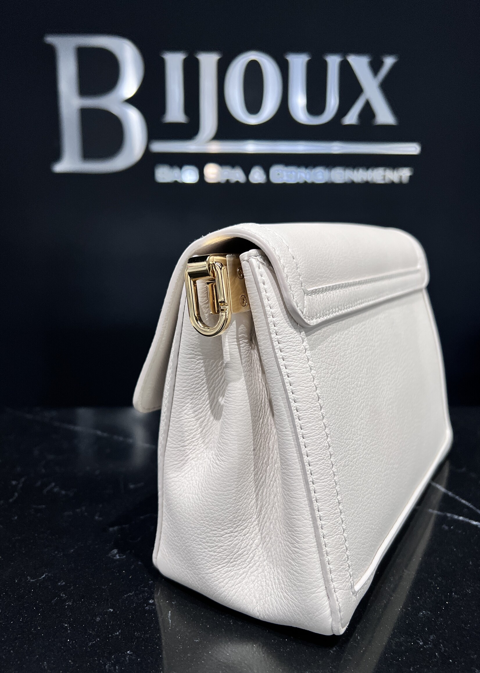 Louis Vuitton Louis Vuitton Dauphine Soft MM