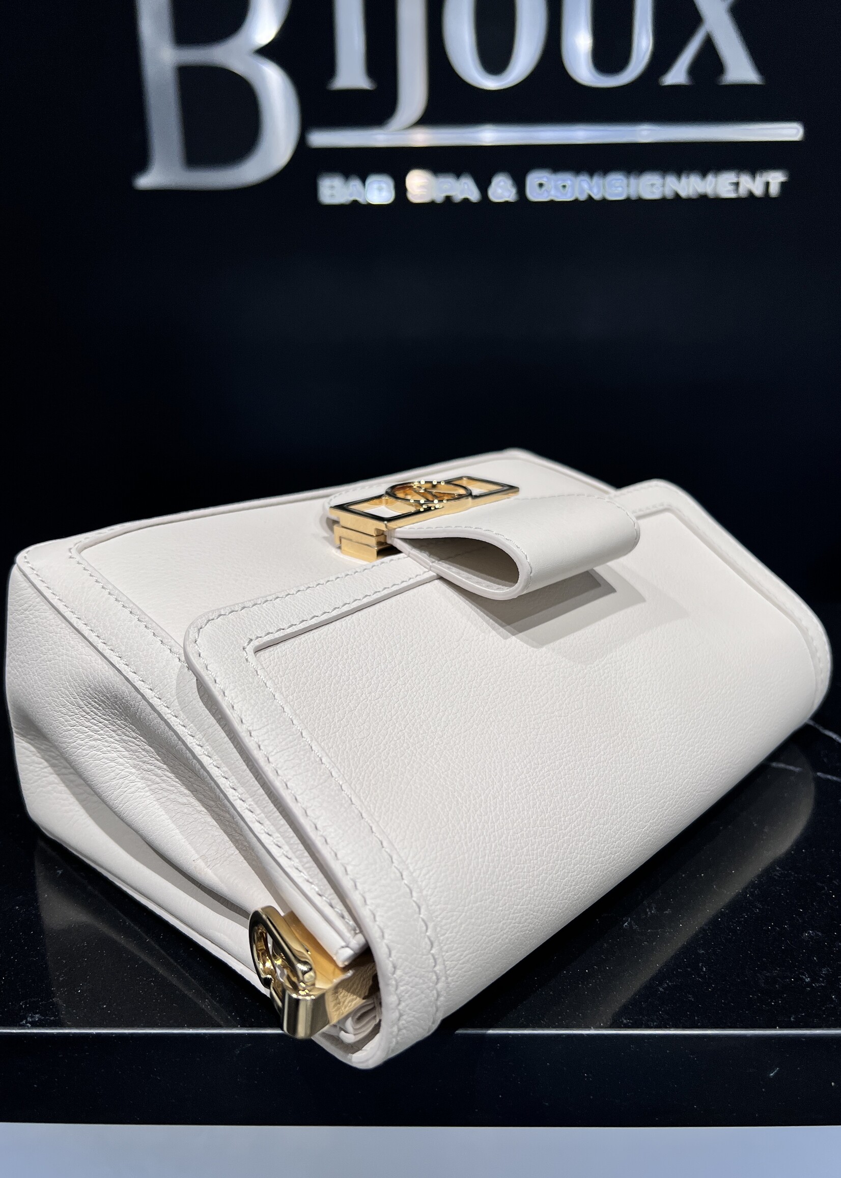 Louis Vuitton Louis Vuitton Dauphine Soft MM