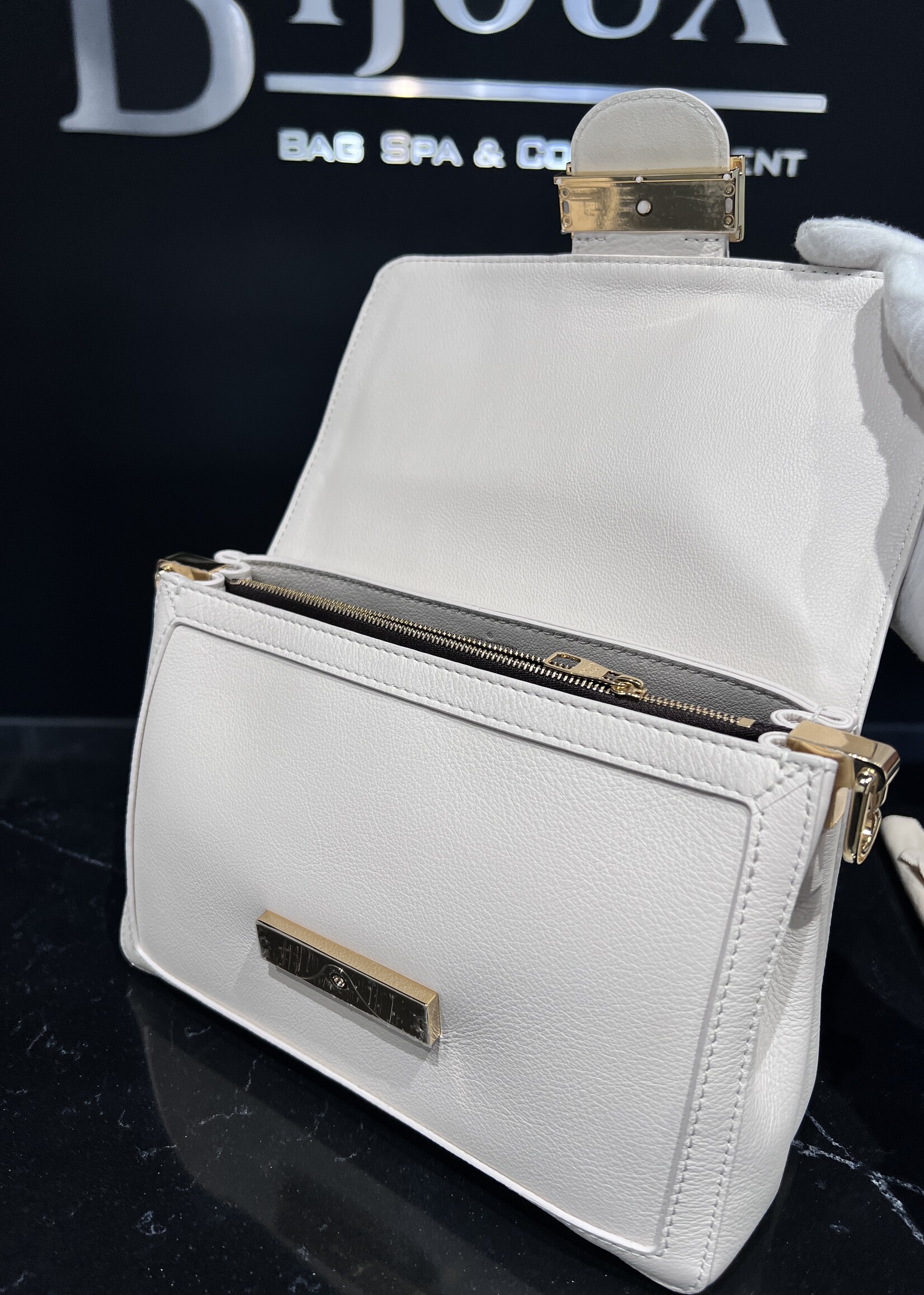 Louis Vuitton Louis Vuitton Dauphine Soft MM