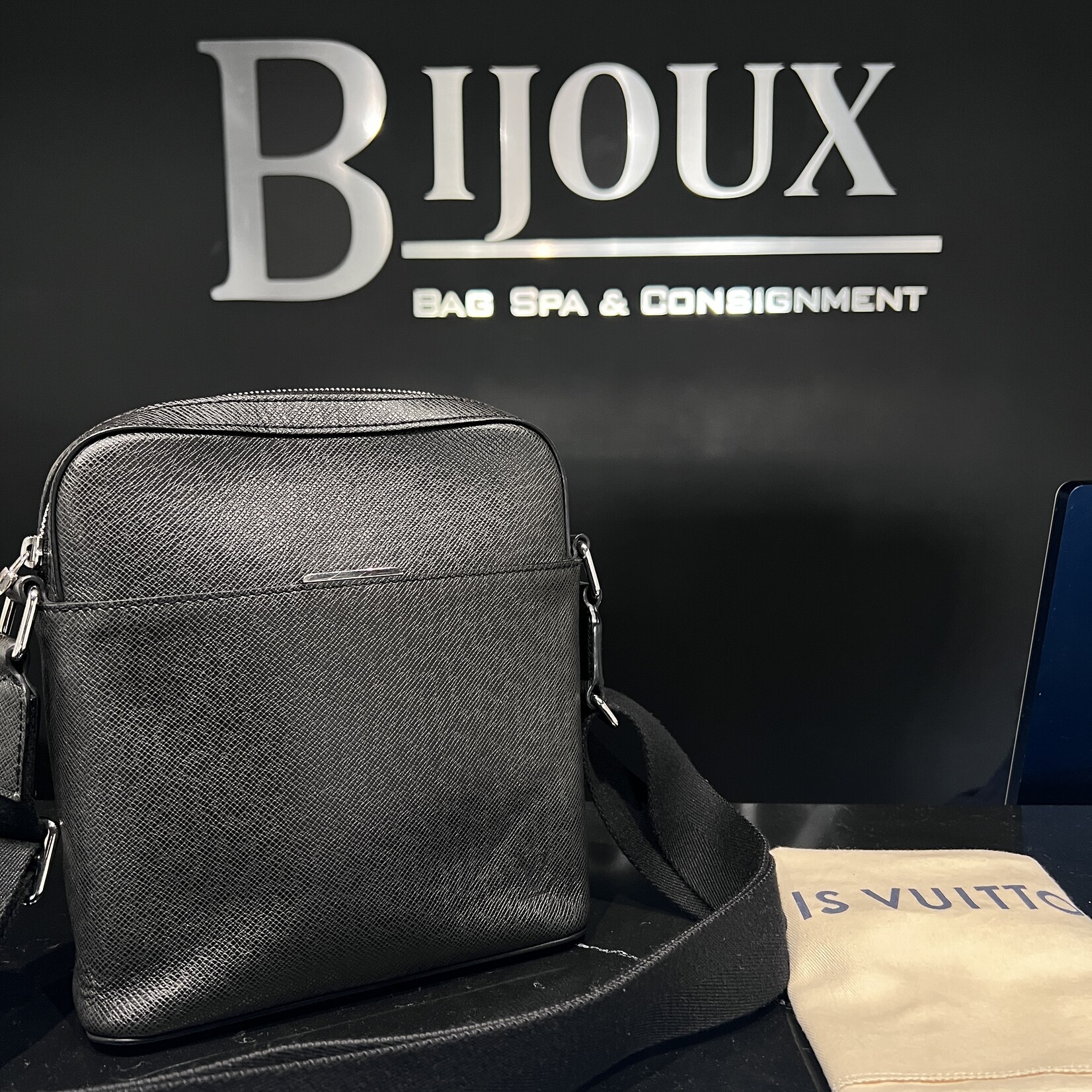 Louis Vuitton Louis Vuitton Taiga Anton Messenger Bag