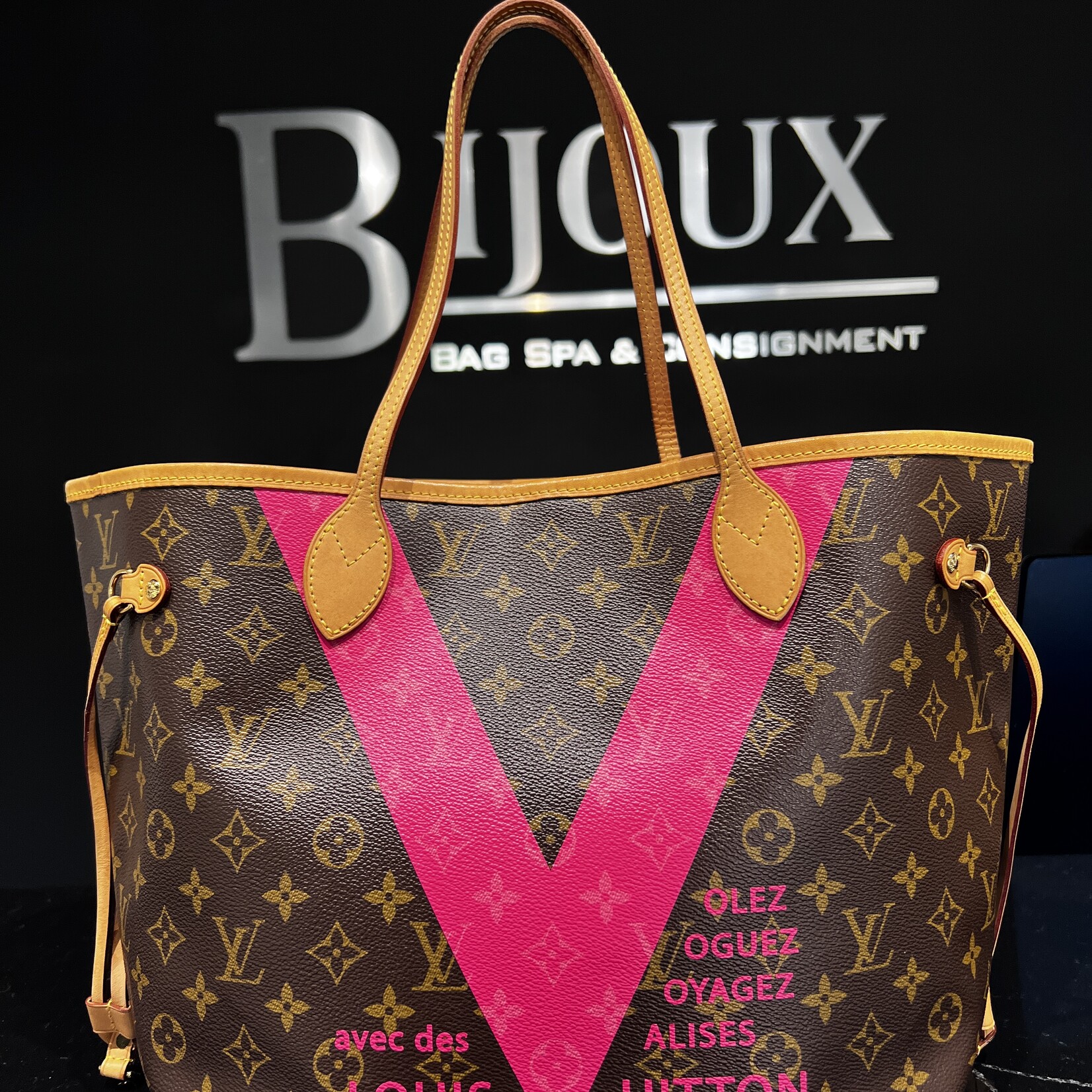 Louis Vuitton Louis Vuitton Monogram V Neverfull MM Pink