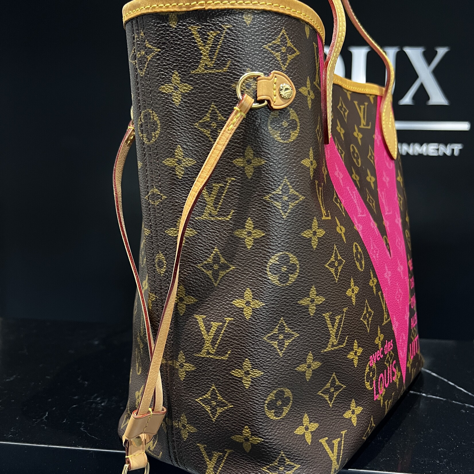 Louis Vuitton Louis Vuitton Monogram V Neverfull MM Pink