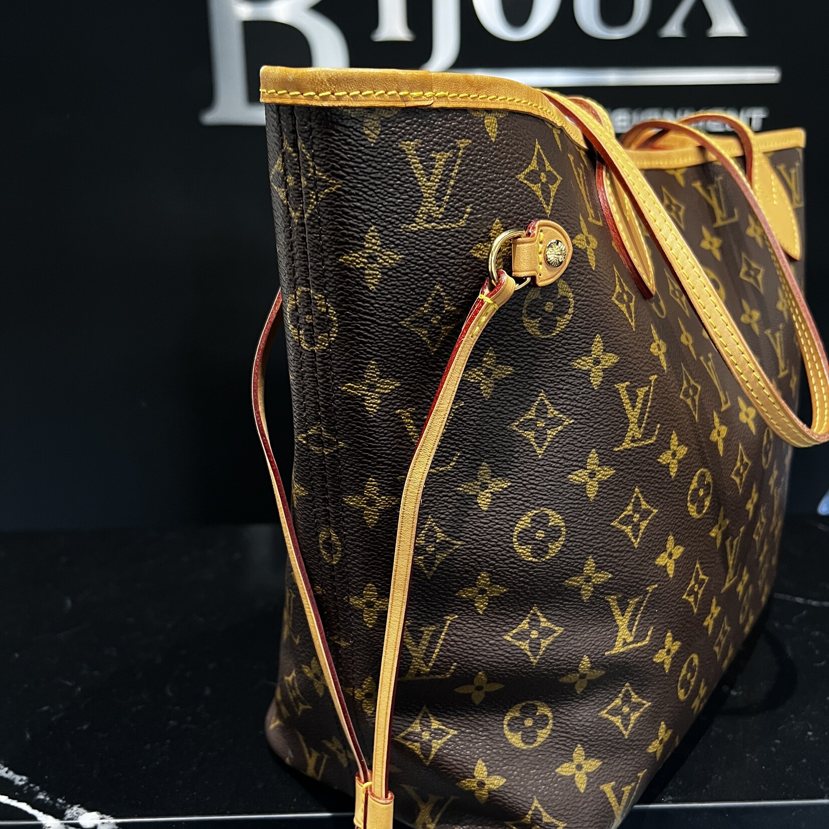 Louis Vuitton Louis Vuitton Monogram V Neverfull MM Pink