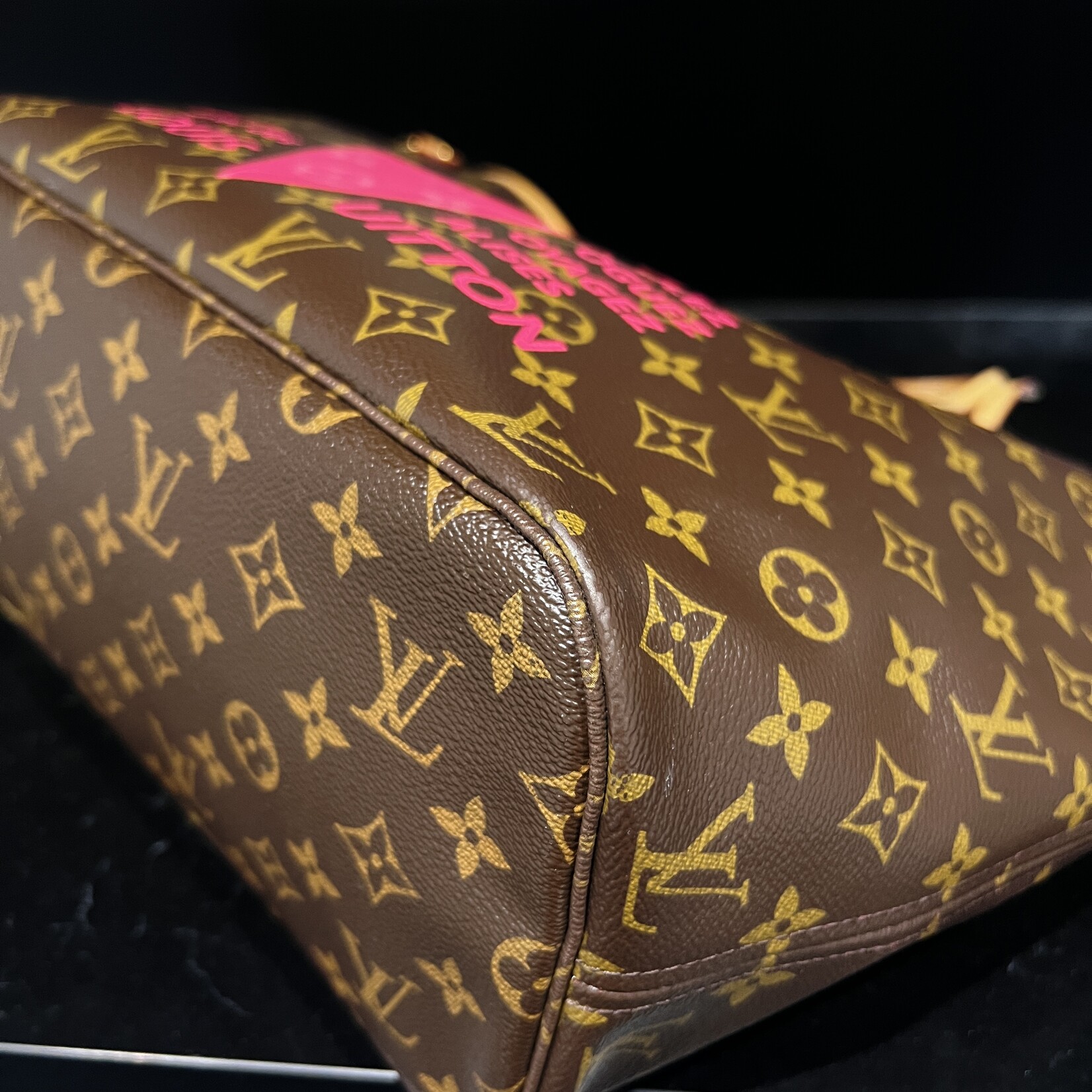 Louis Vuitton Louis Vuitton Monogram V Neverfull MM Pink