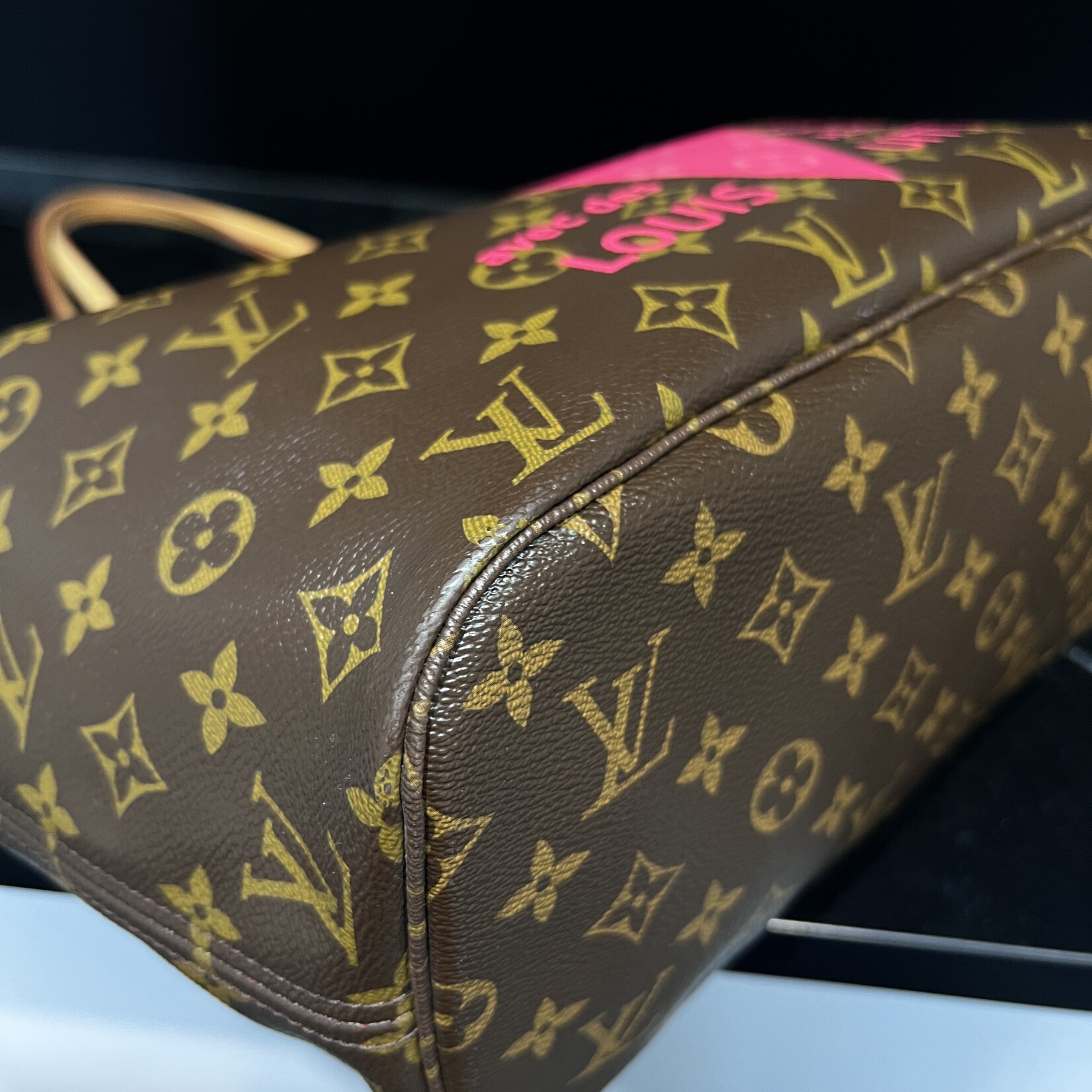 Louis Vuitton Louis Vuitton Monogram V Neverfull MM Pink