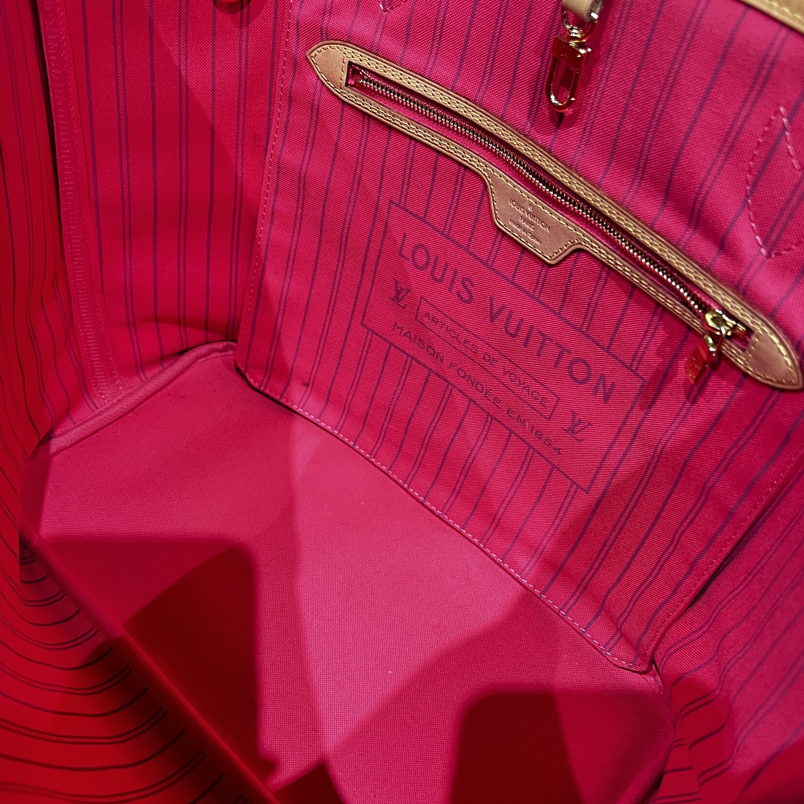 Louis Vuitton Louis Vuitton Monogram V Neverfull MM Pink