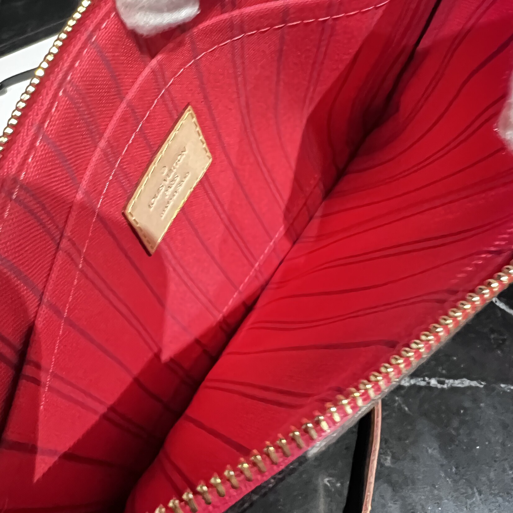 Louis Vuitton Louis Vuitton Monogram V Neverfull MM Pink