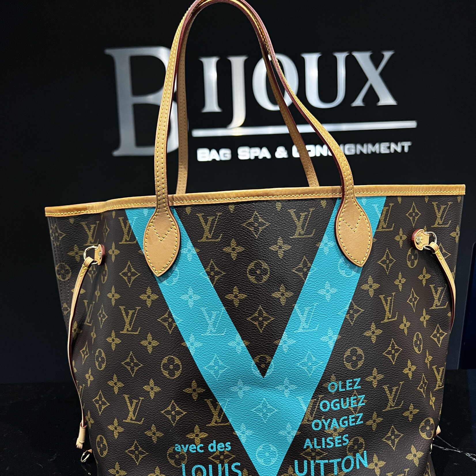 Louis Vuitton Louis Vuitton Monogram V Neverfull MM Turquoise